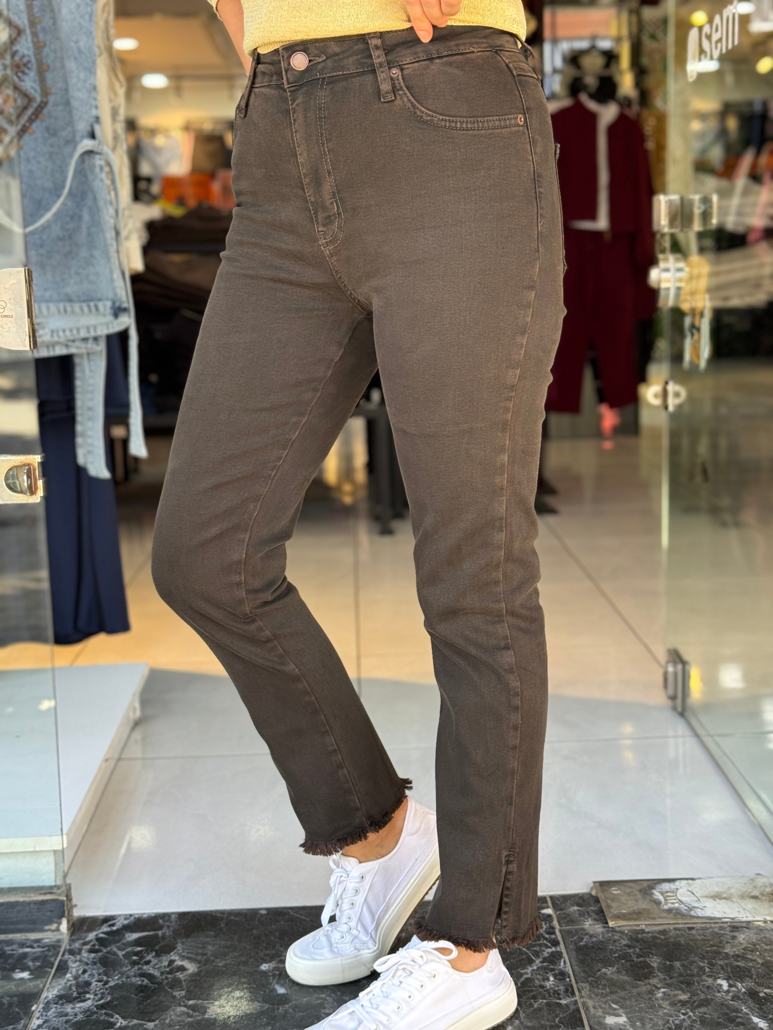 Paça Yırtmaçlı Kahve Jean