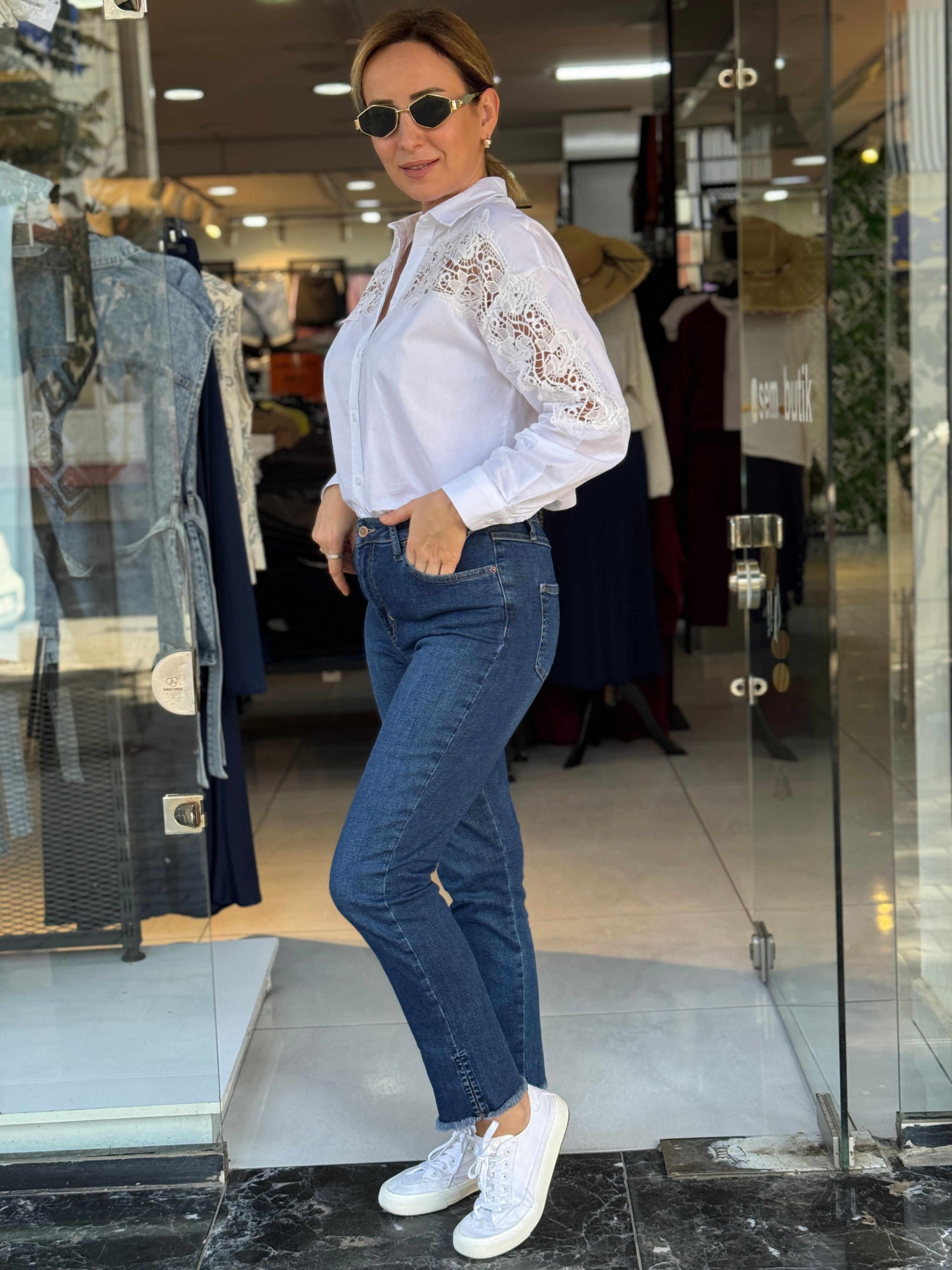 Paça Yırtmaçlı Lacivert Jean