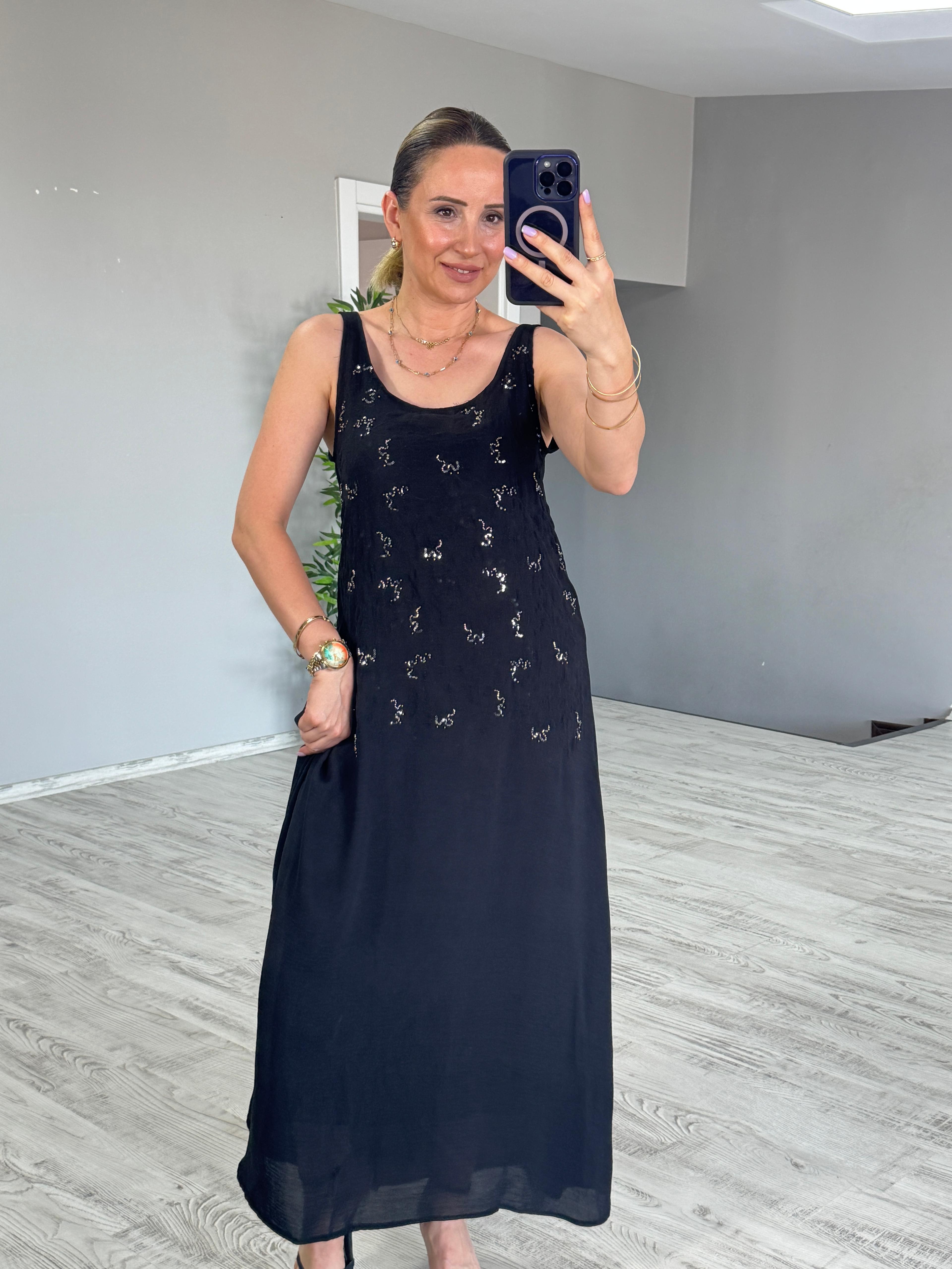 Siyah Boncuk İşlemeli Elbise