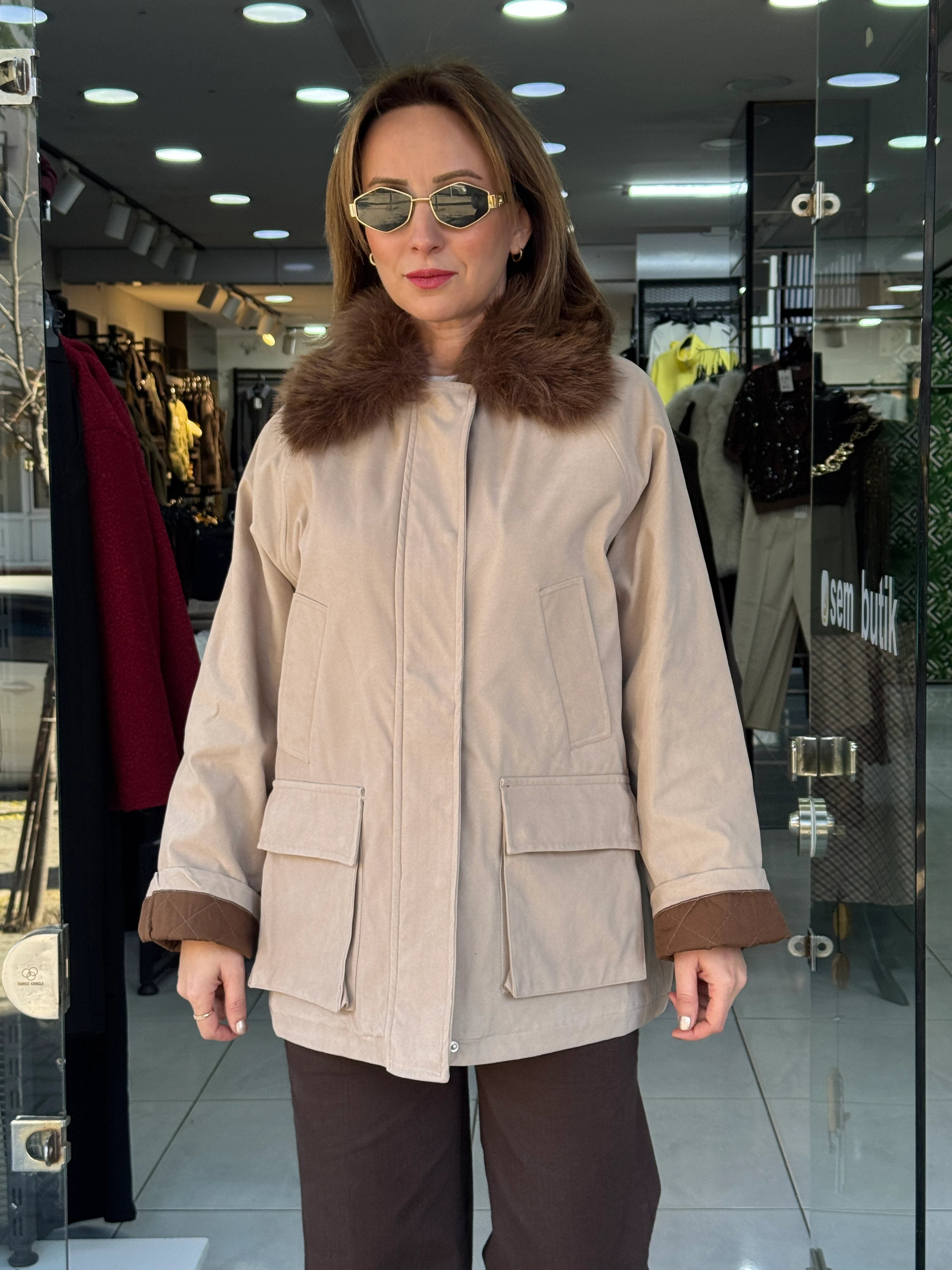 Yaka Kürklü Bej Mont