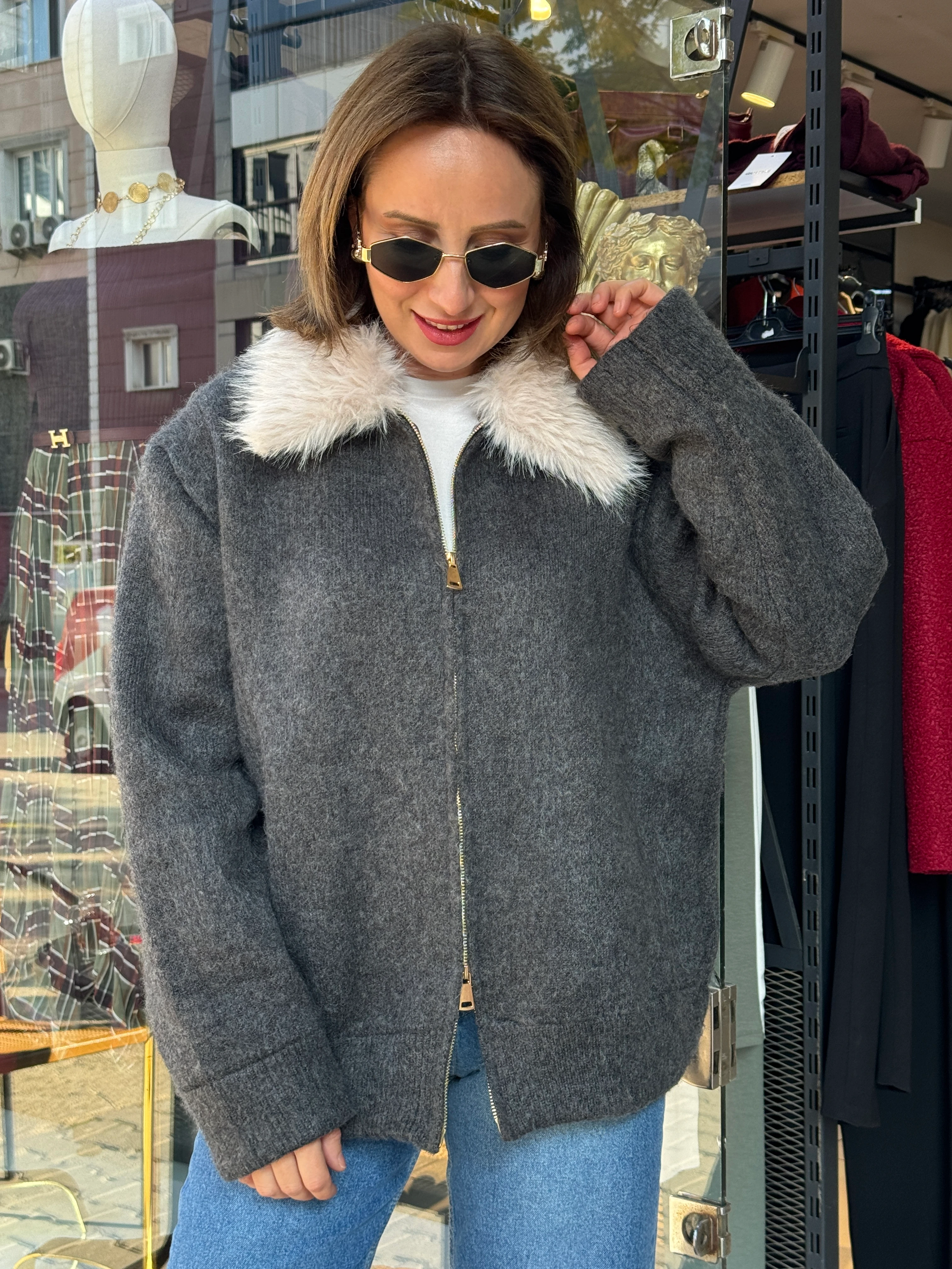 Yaka Kürklü Gri Hırka