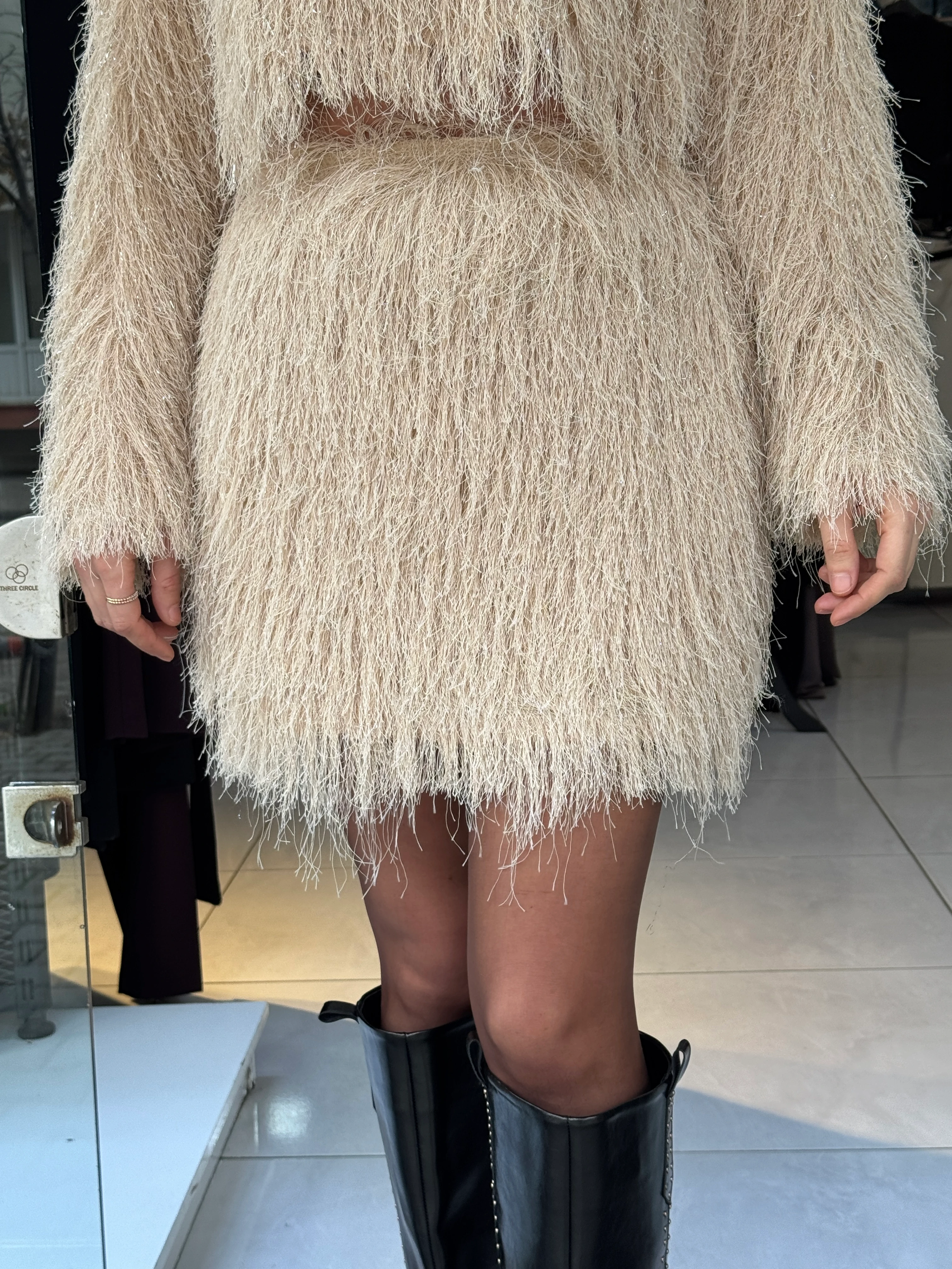 Püsküllü Krem Etekli Takım