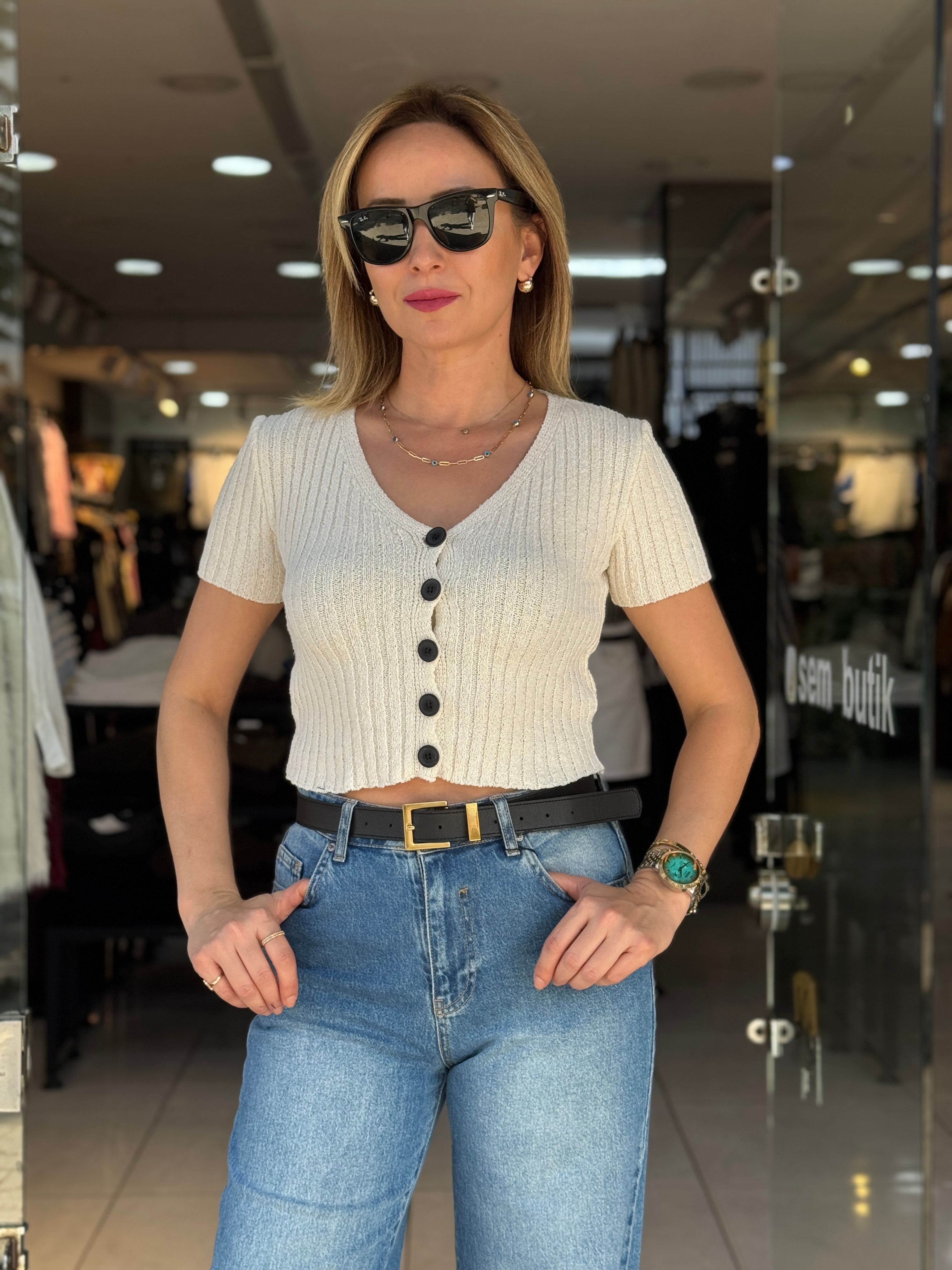 V Yaka Düğmeli Triko - Krem