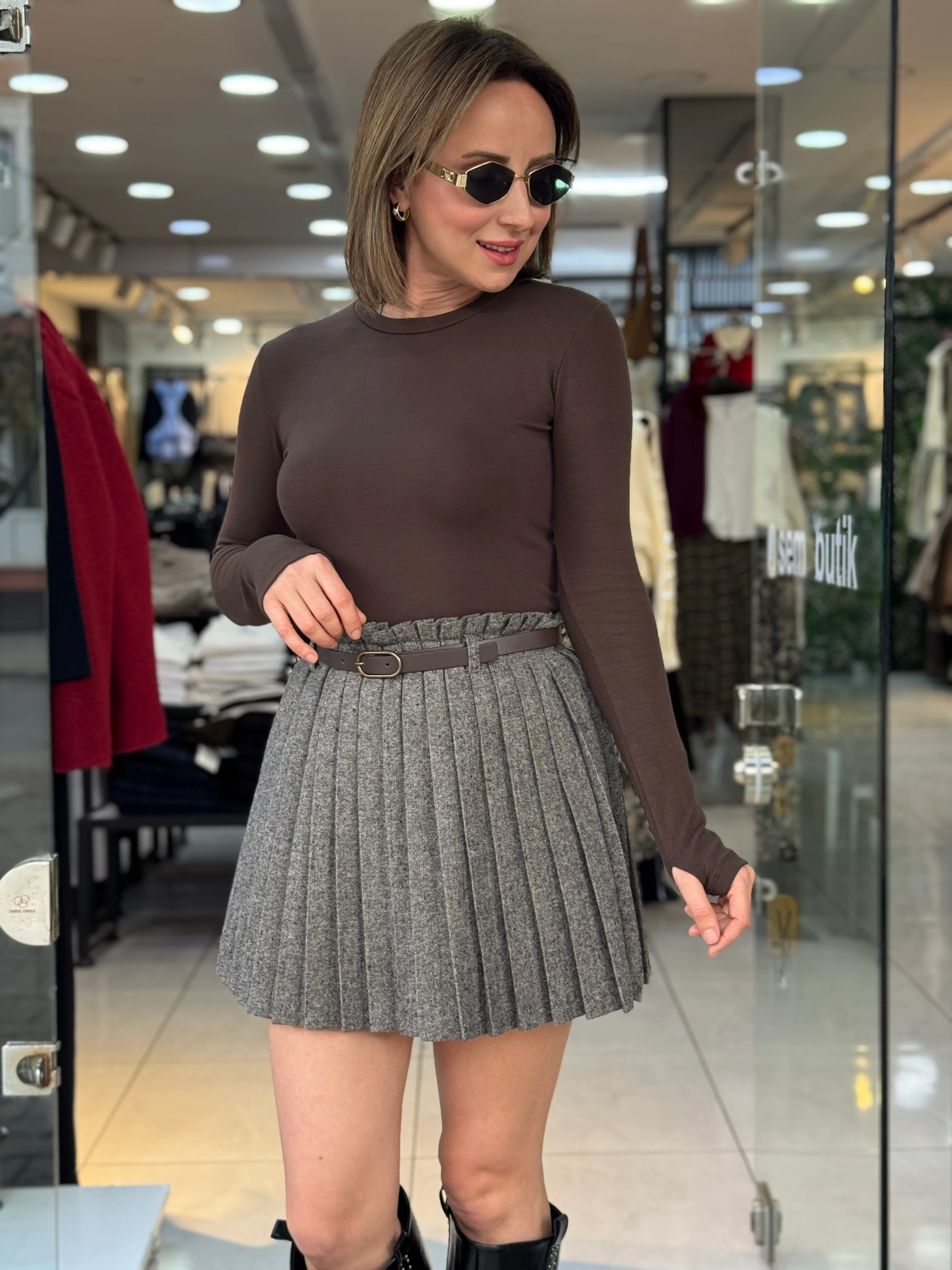 Kemerli Kahve Pileli Kaşe Şort Etek