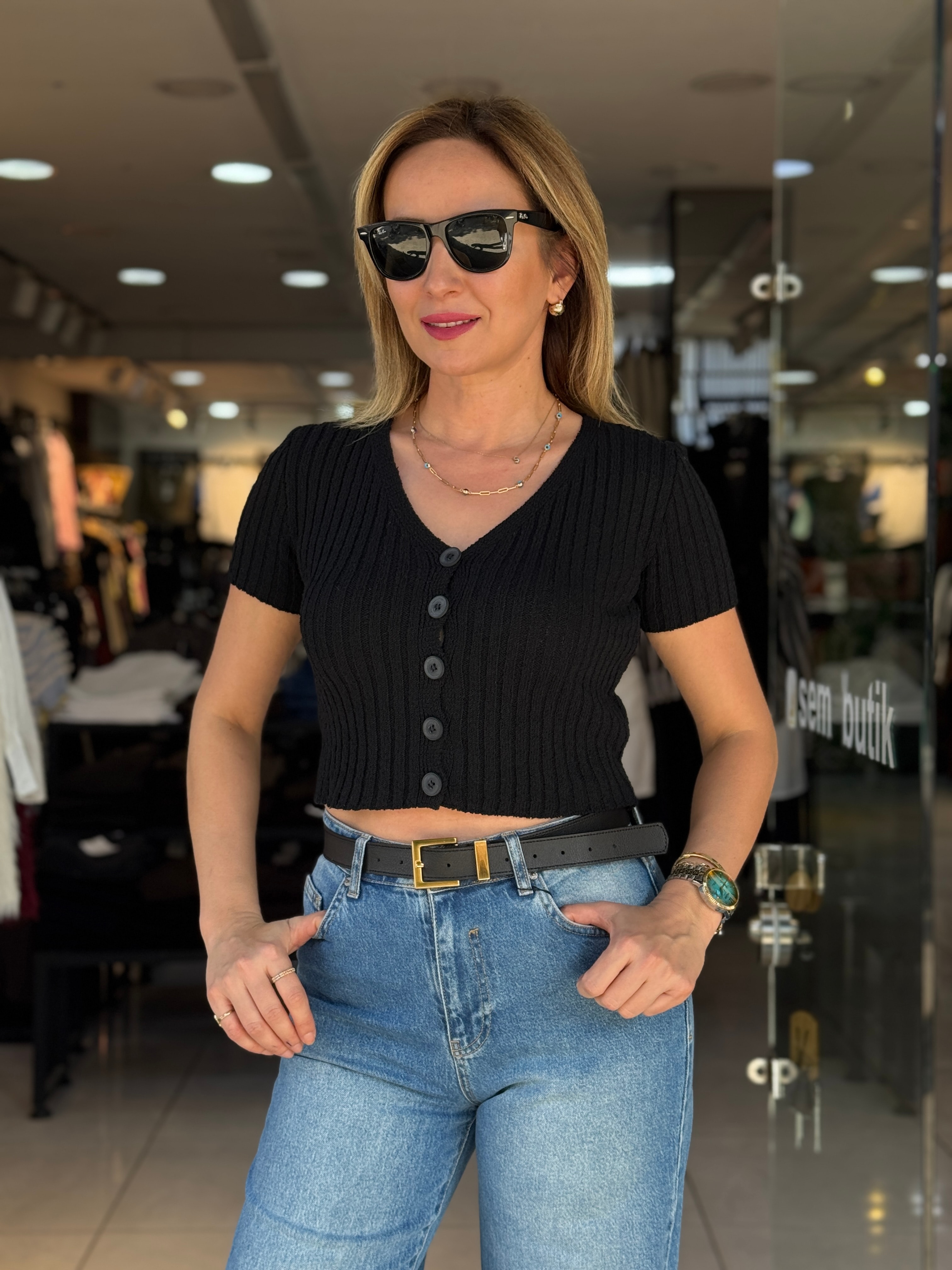 V Yaka Düğmeli Triko