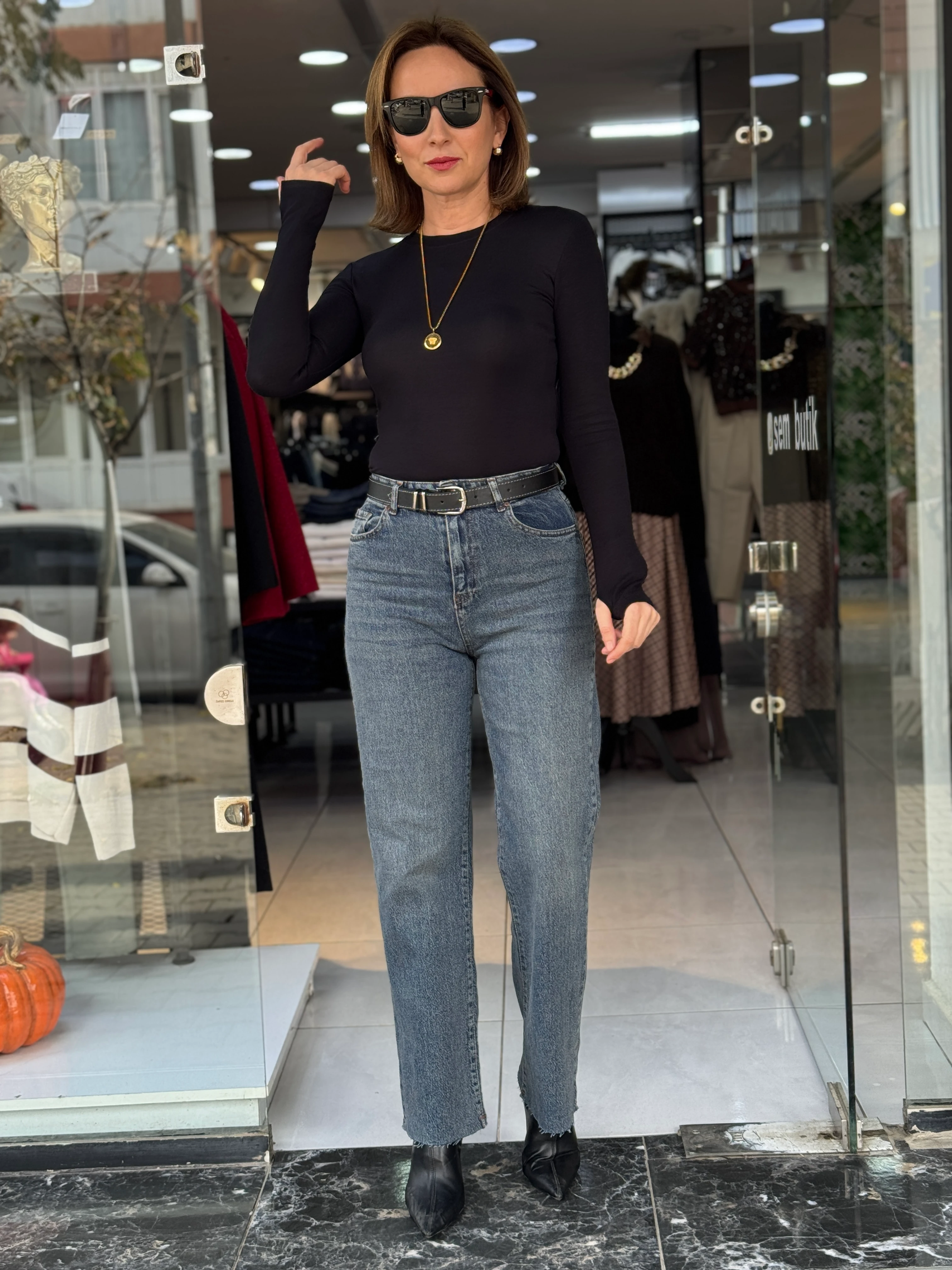 Kemerli Yıkamalı Lacivert Jean