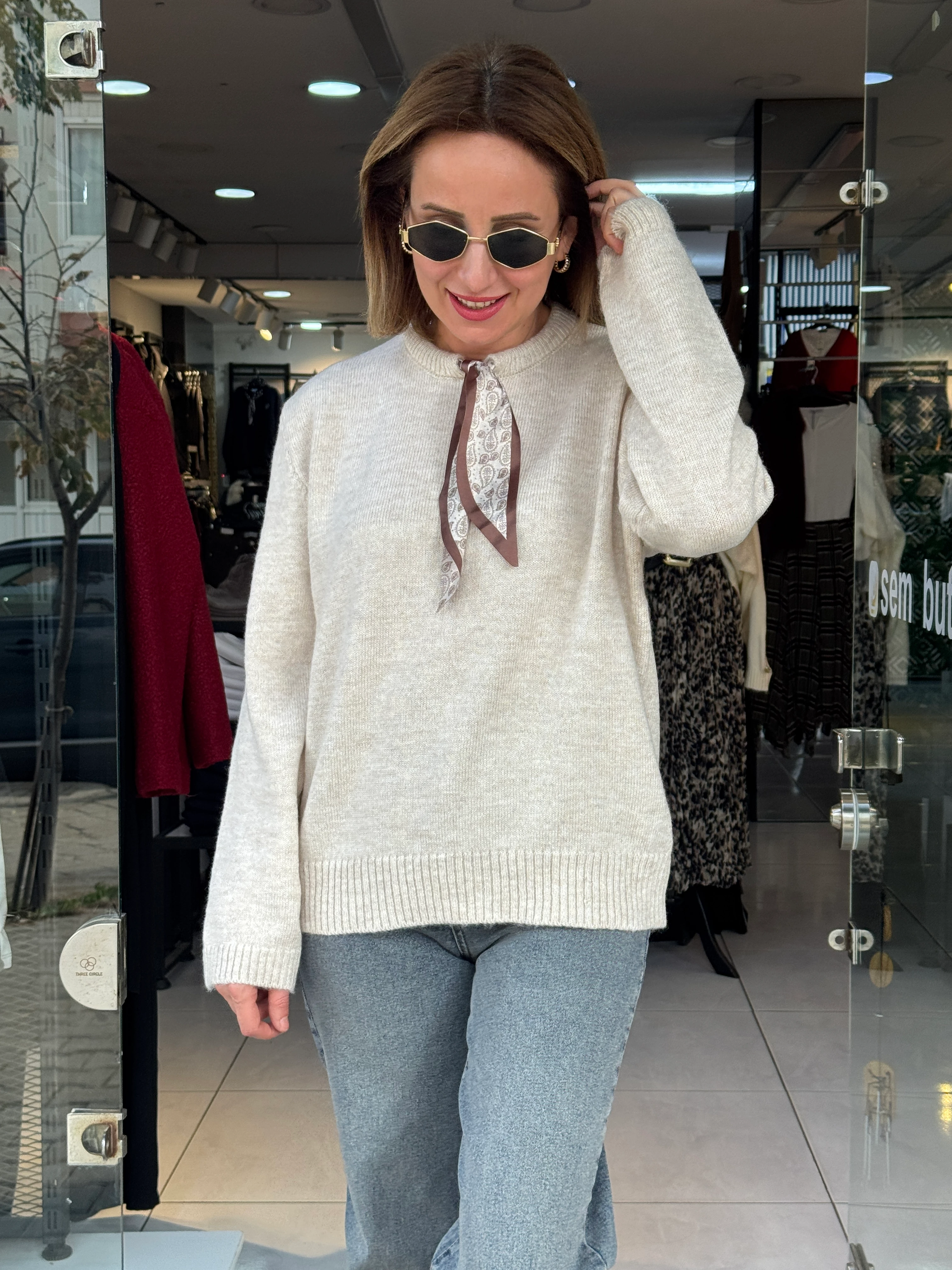 Yakası Fularlı Yumoş Kazak