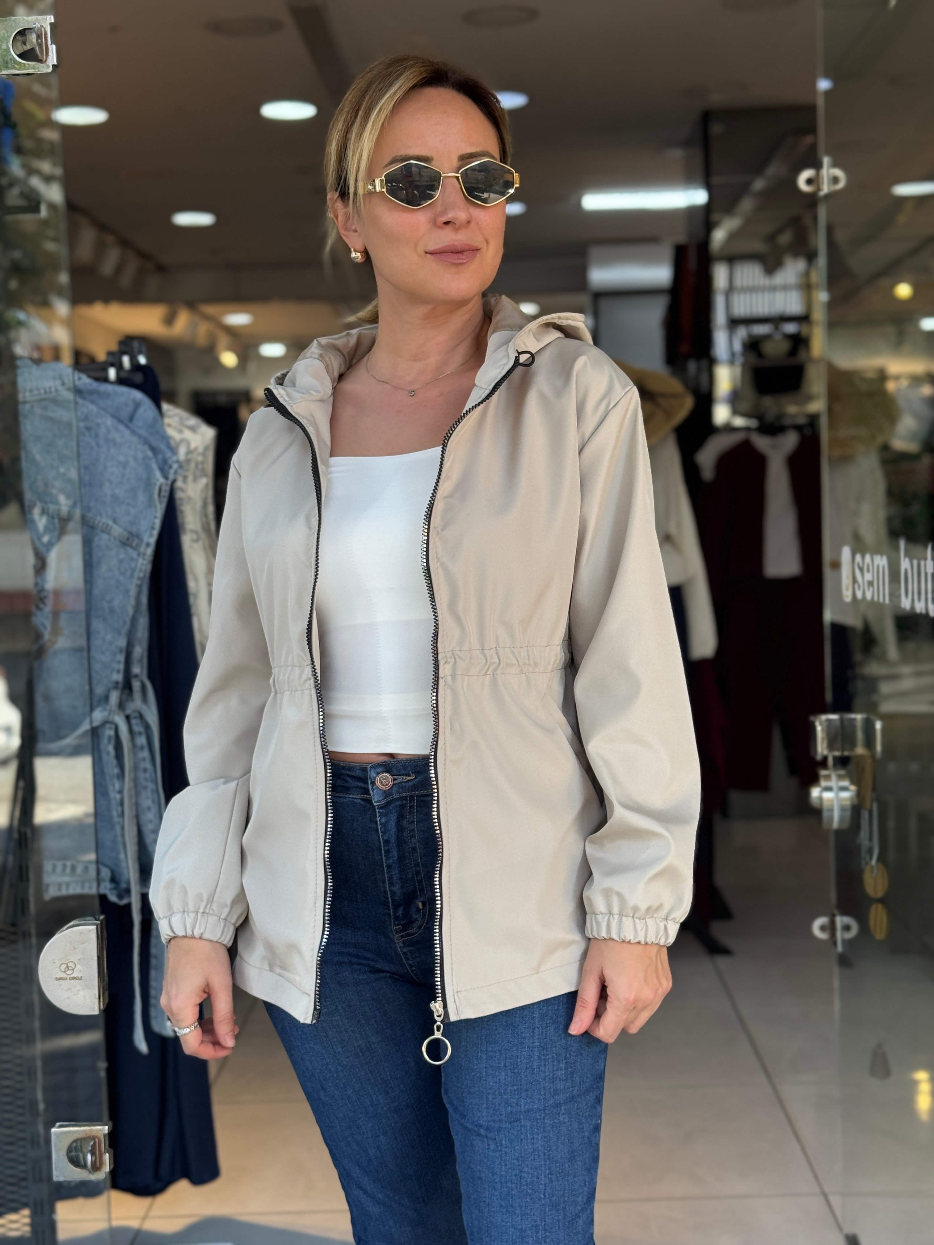 Krem Bel Büzgülü Kapüşonlu Ceket
