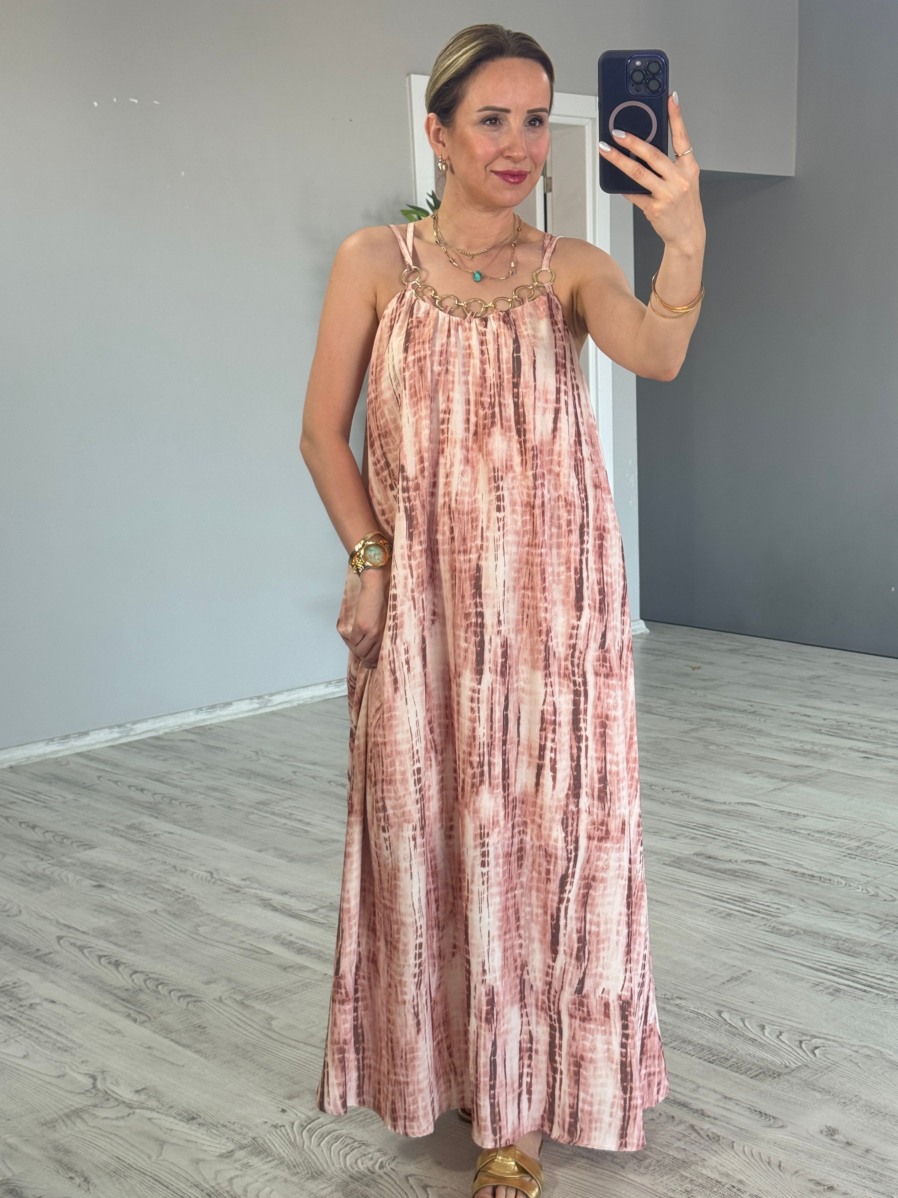 Zincir Detaylı Batik Elbise