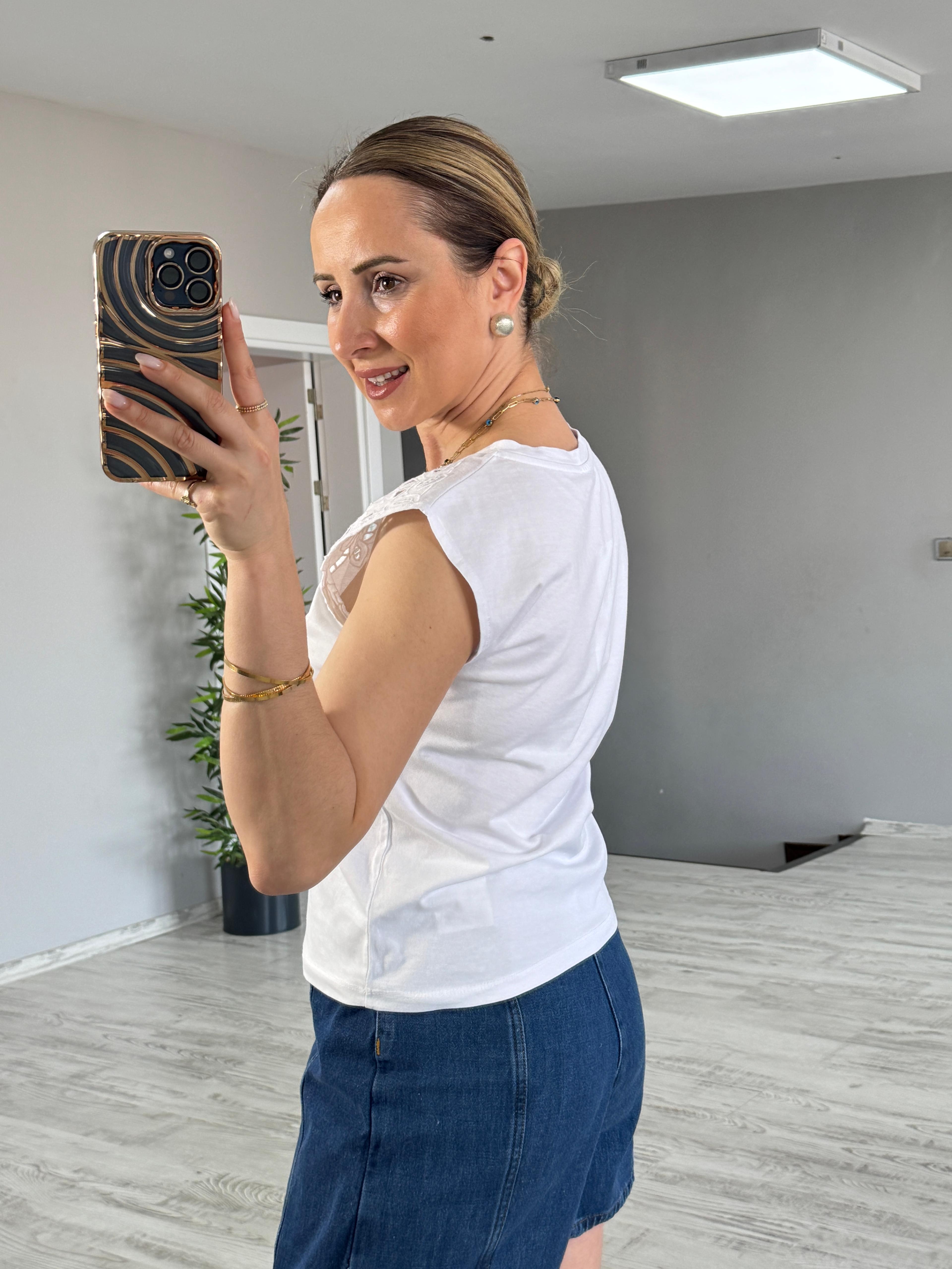 Fisto Detaylı Tshirt