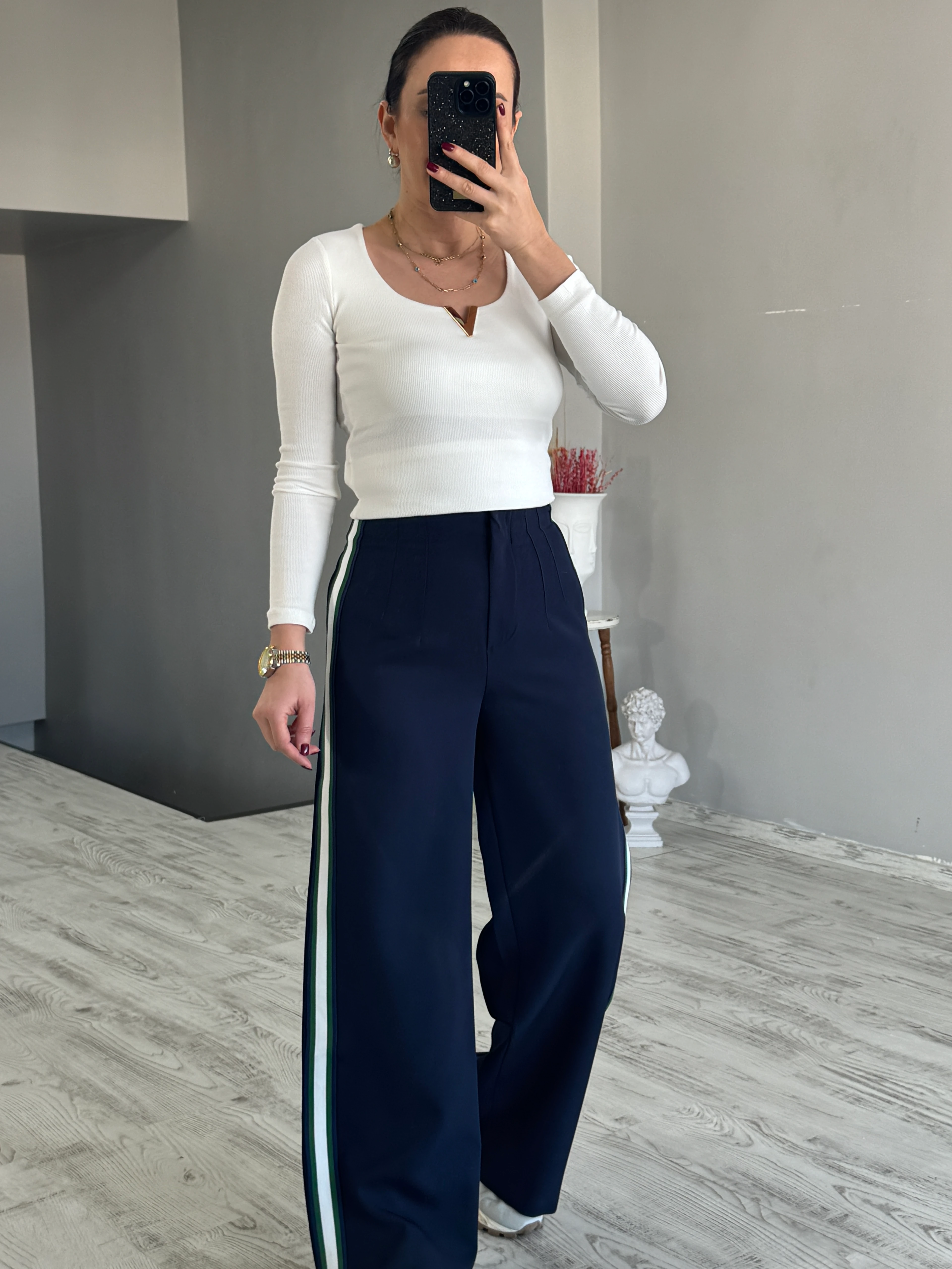 Yan Şerit Detaylı Pantolon