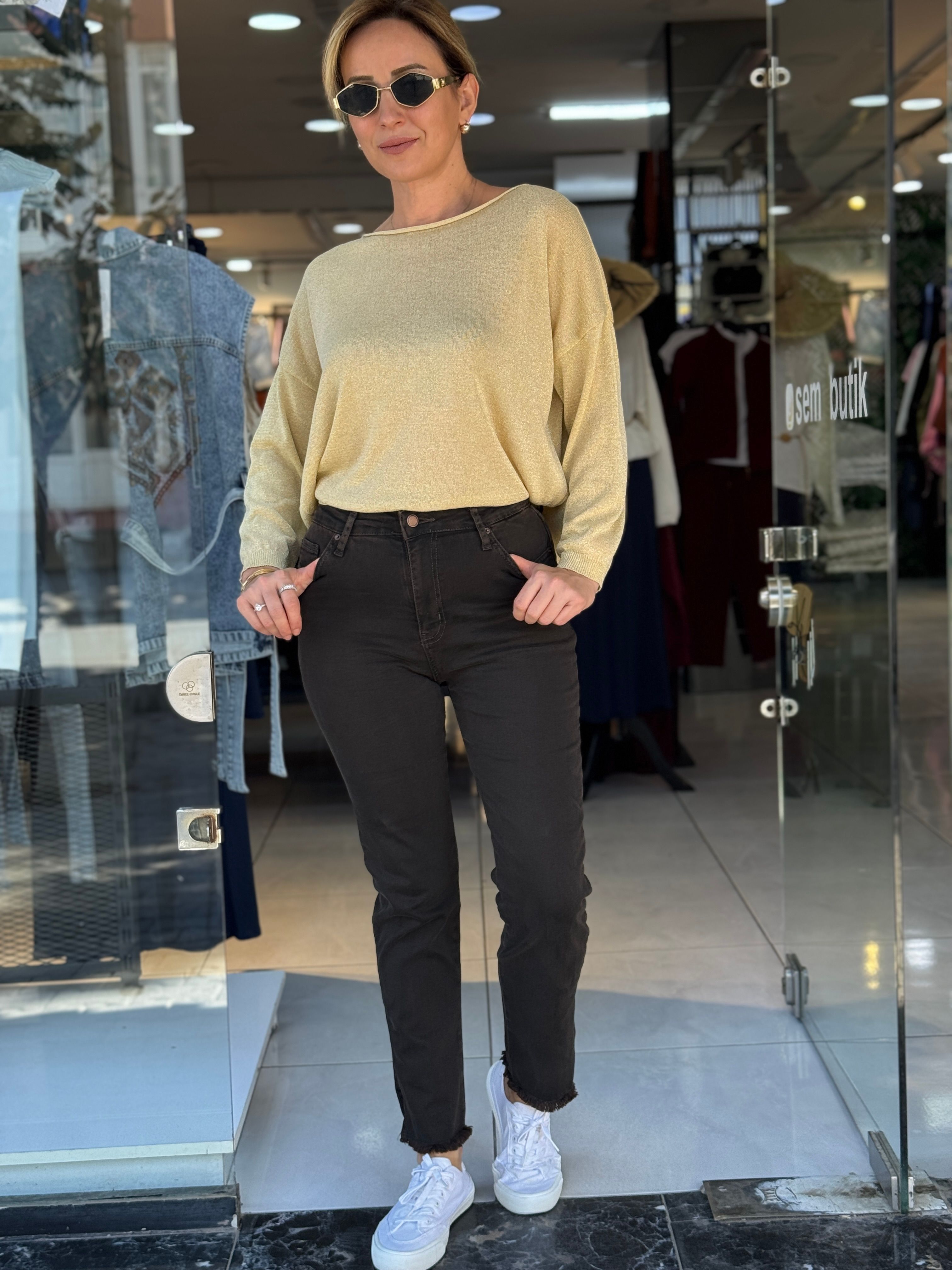 Paça Yırtmaçlı Kahve Jean