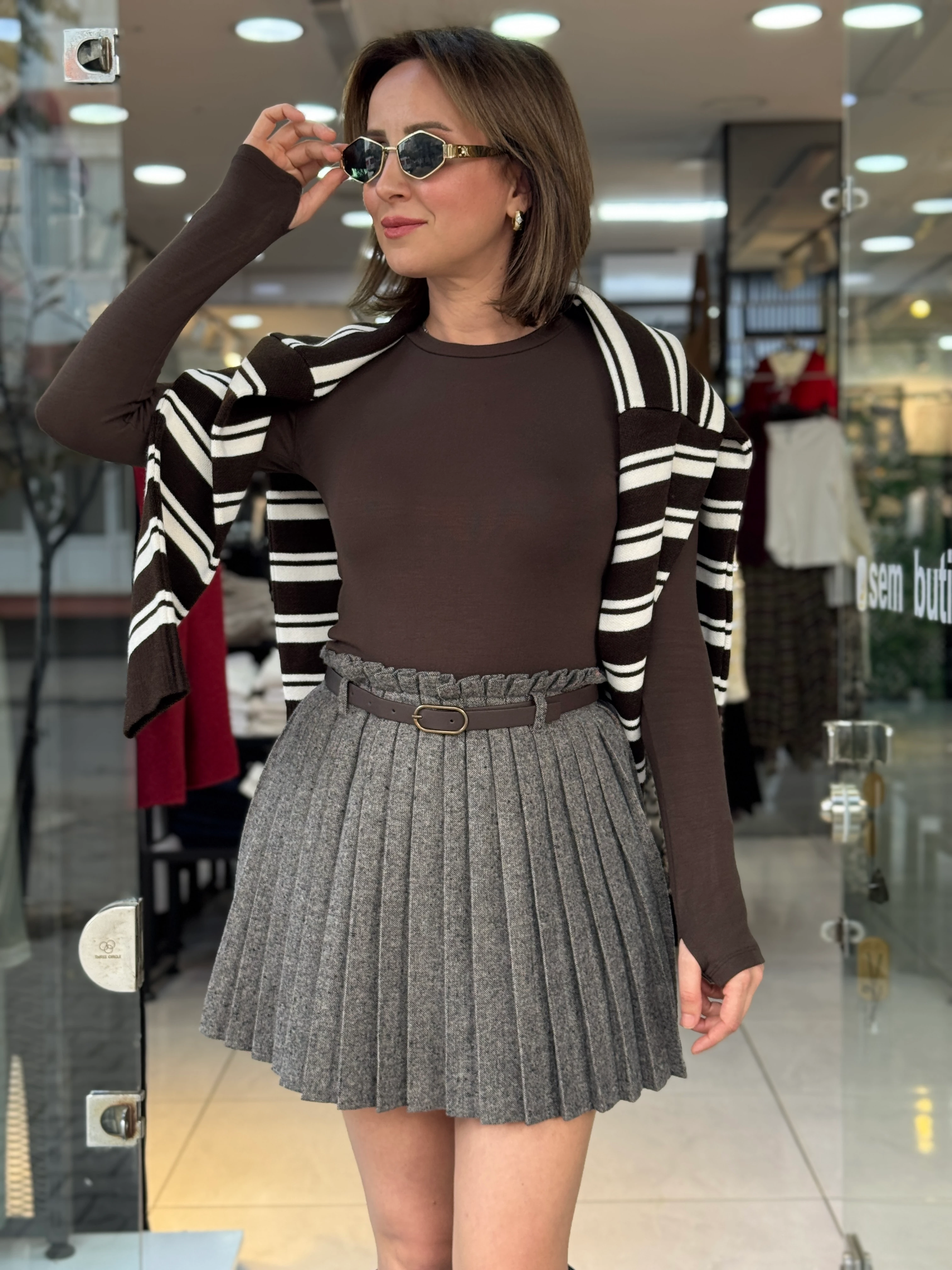 Kemerli Kahve Pileli Kaşe Şort Etek