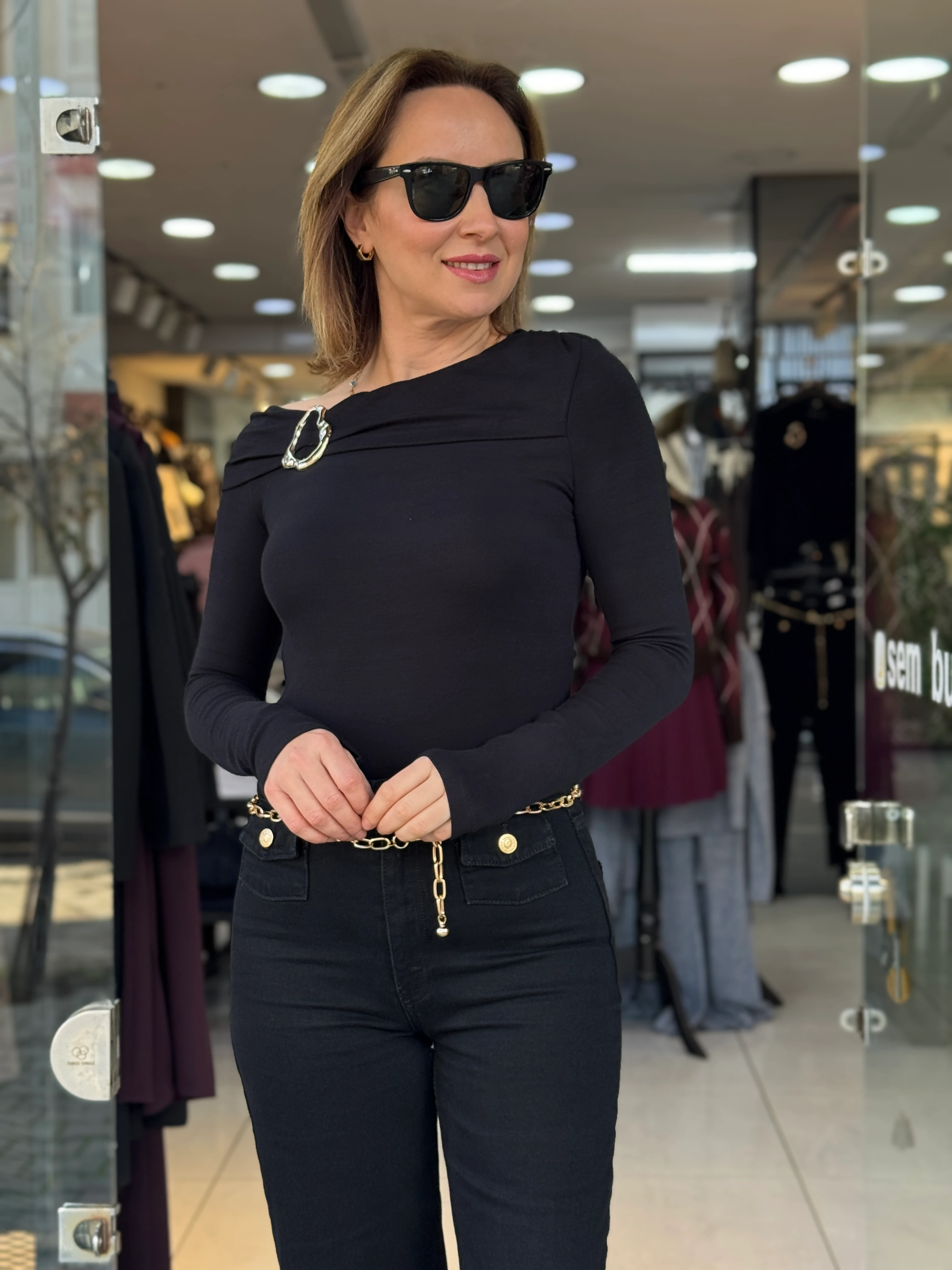 Gold Aksesuarlı Bluz