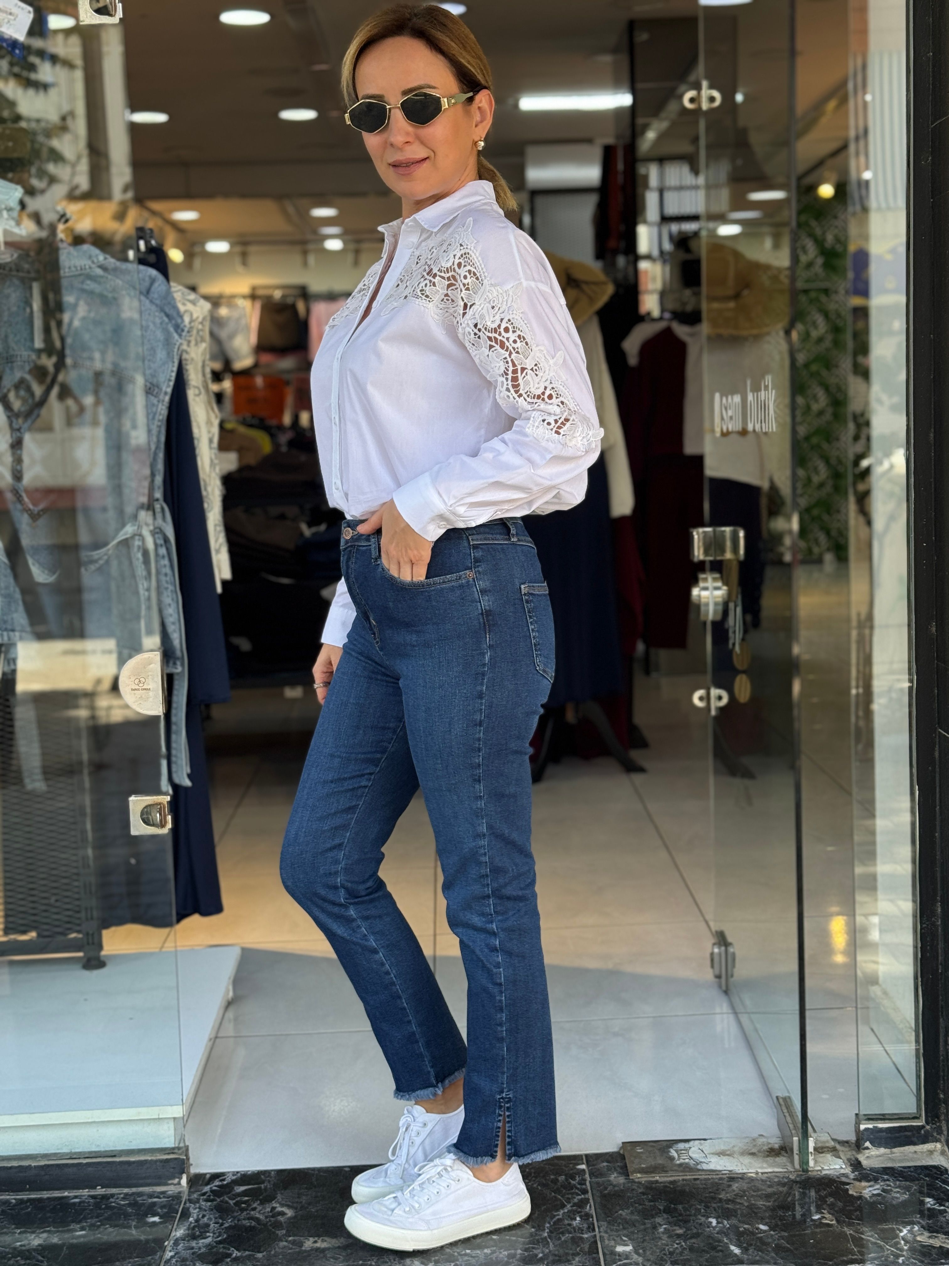 Paça Yırtmaçlı Lacivert Jean