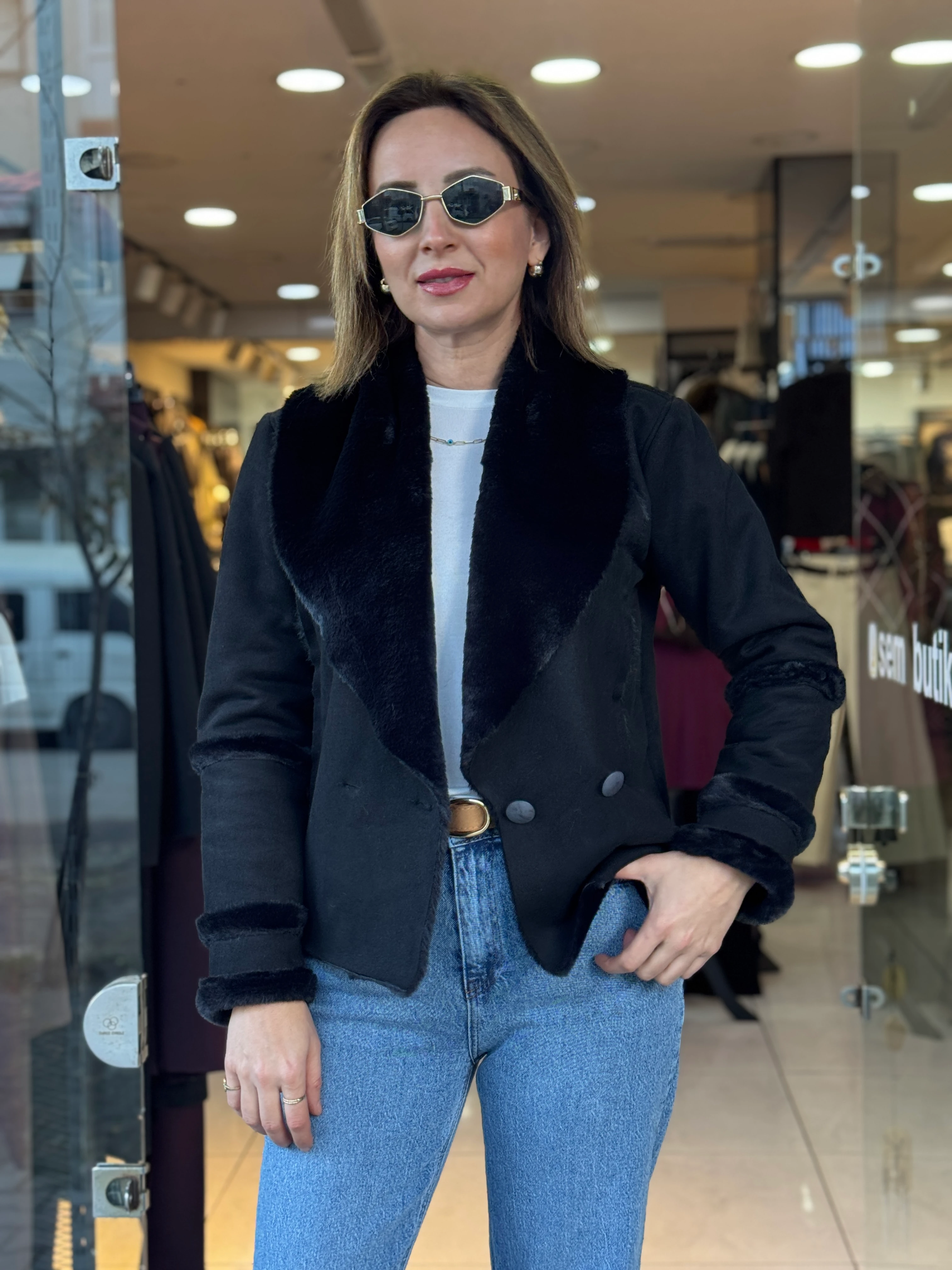 Yaka Kürklü Siyah Süet Ceket