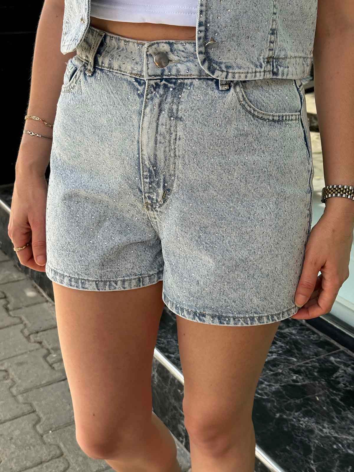 Taşlı Denim Şort