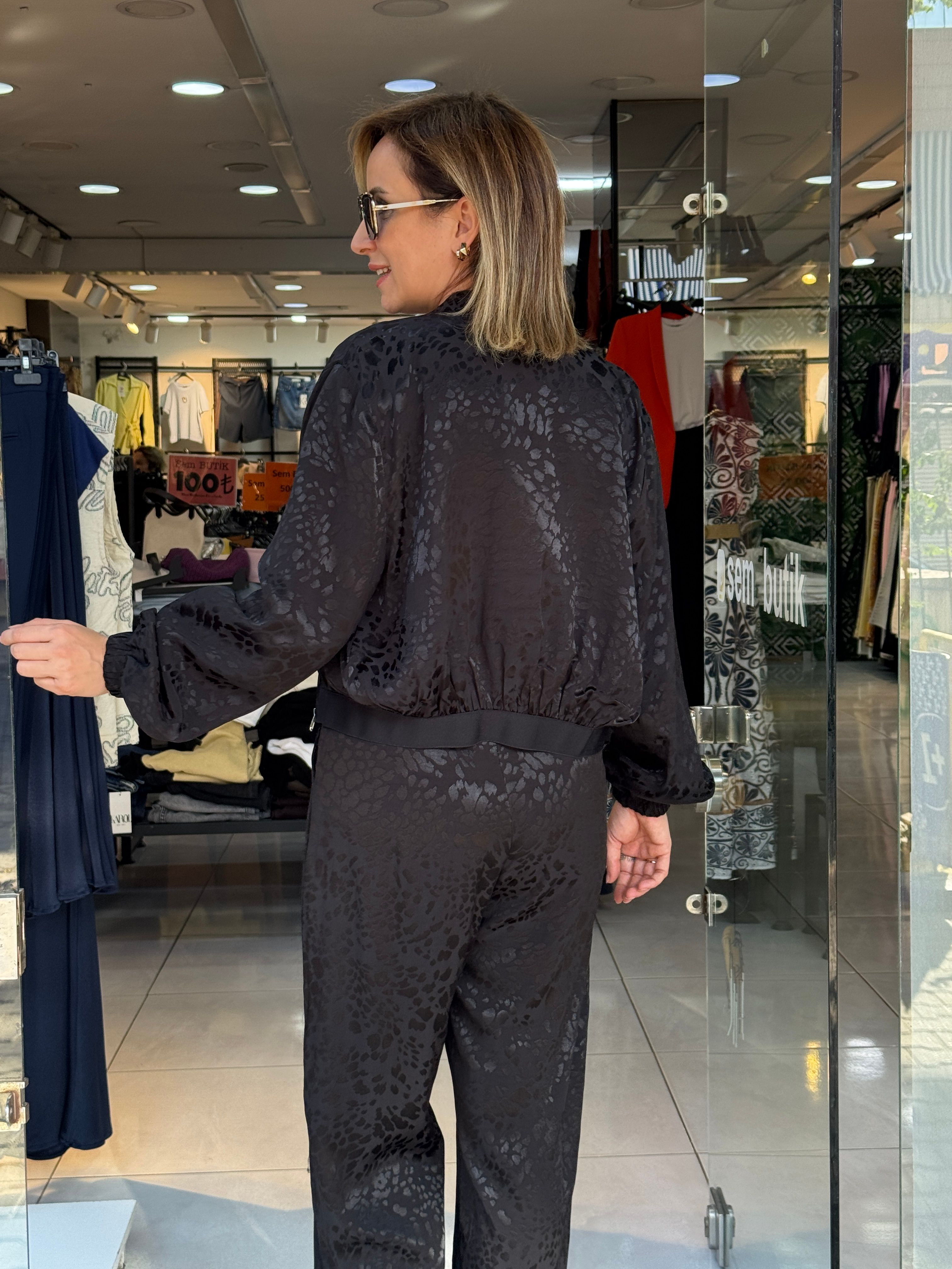 Siyah Leoparlı Saten Ceket