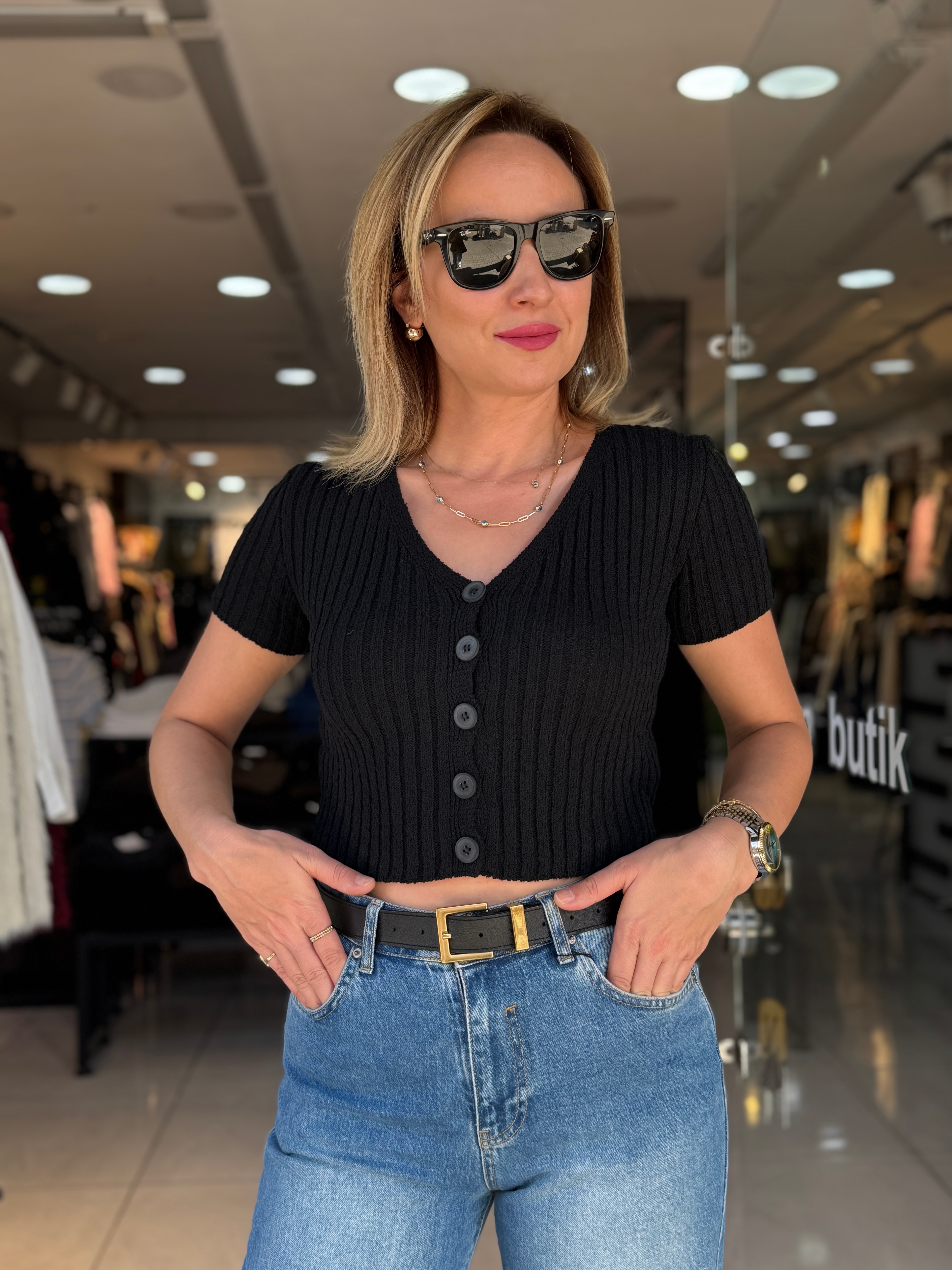 V Yaka Düğmeli Triko