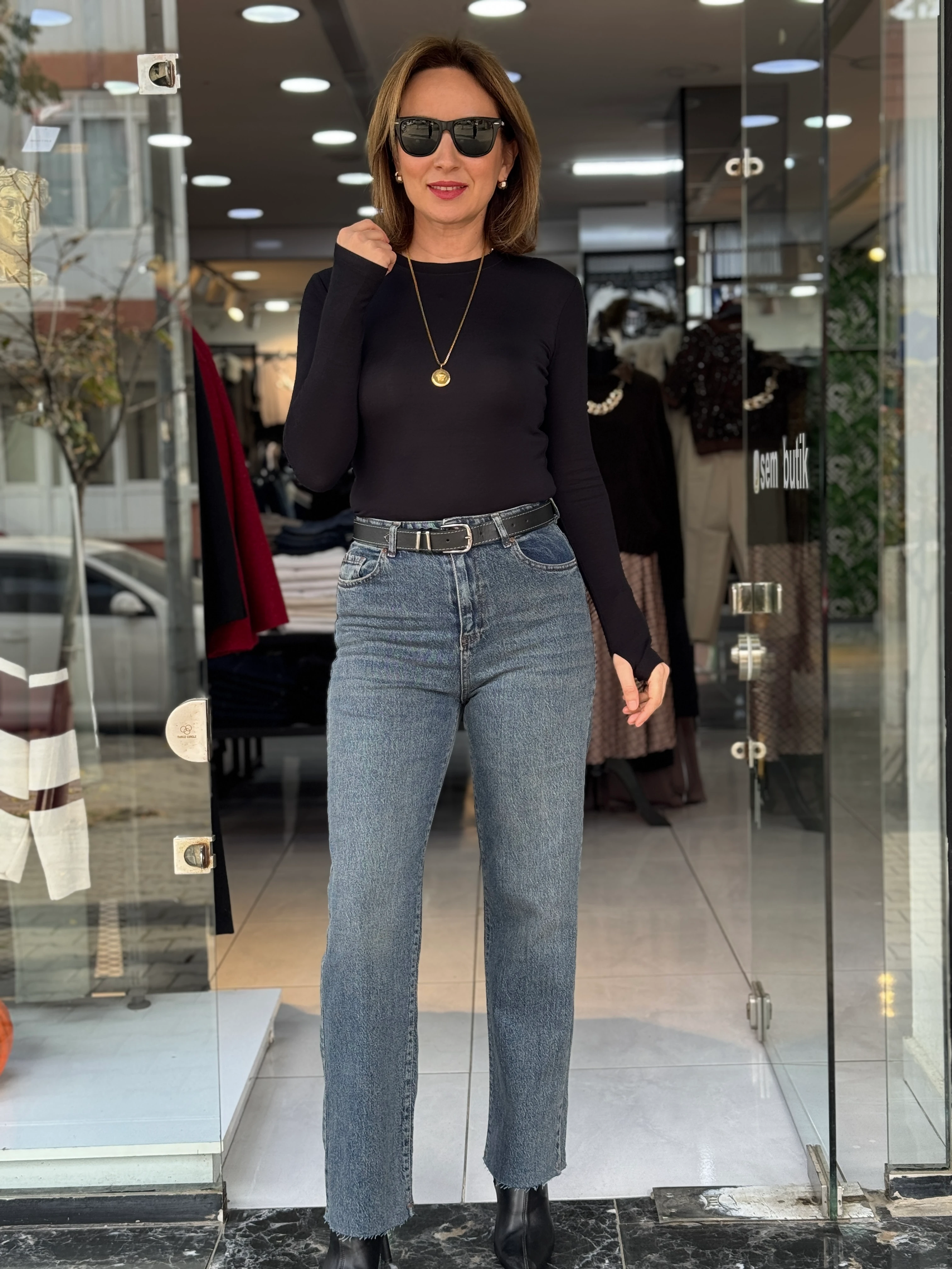 Kemerli Yıkamalı Lacivert Jean