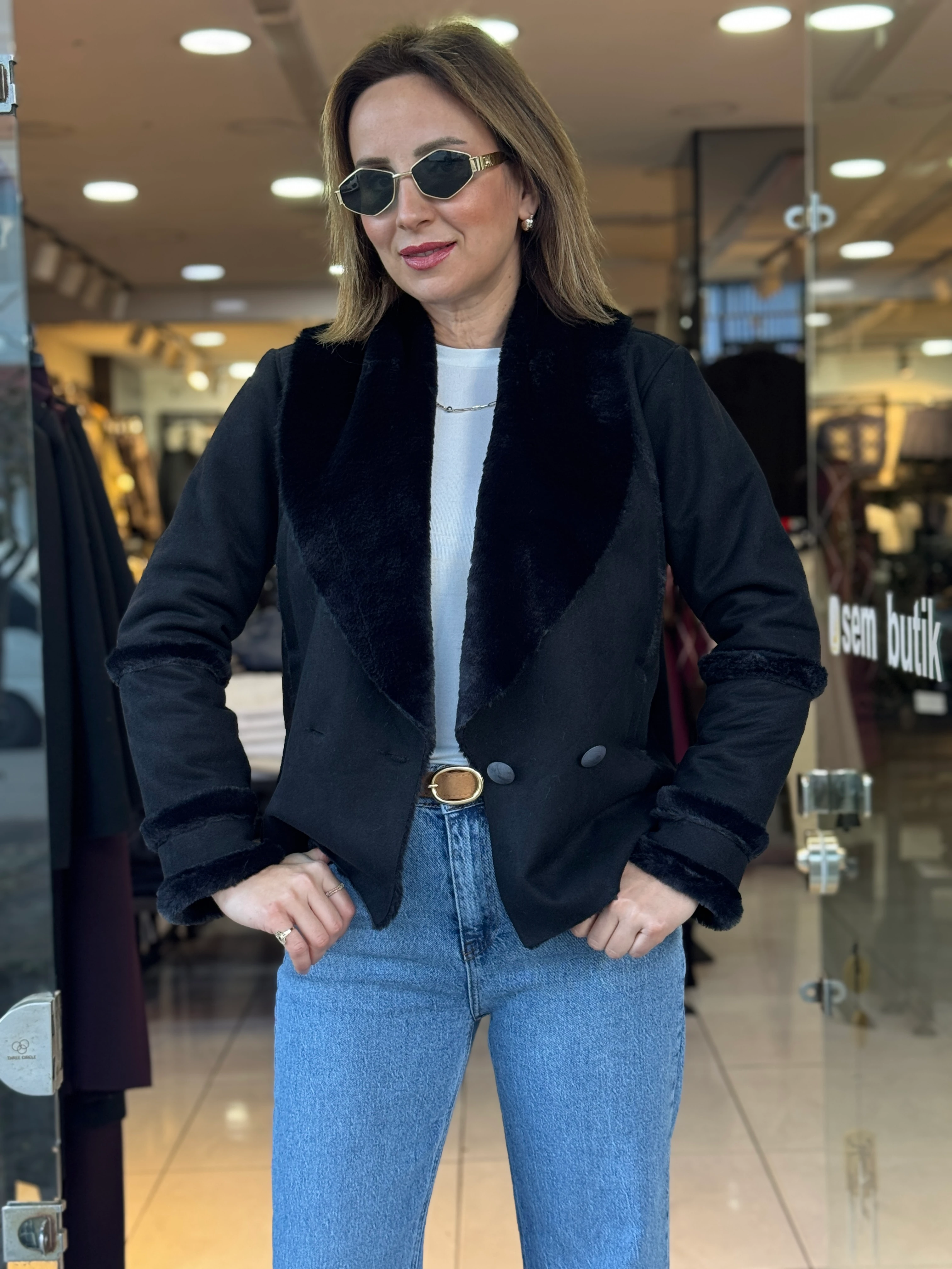 Yaka Kürklü Siyah Süet Ceket