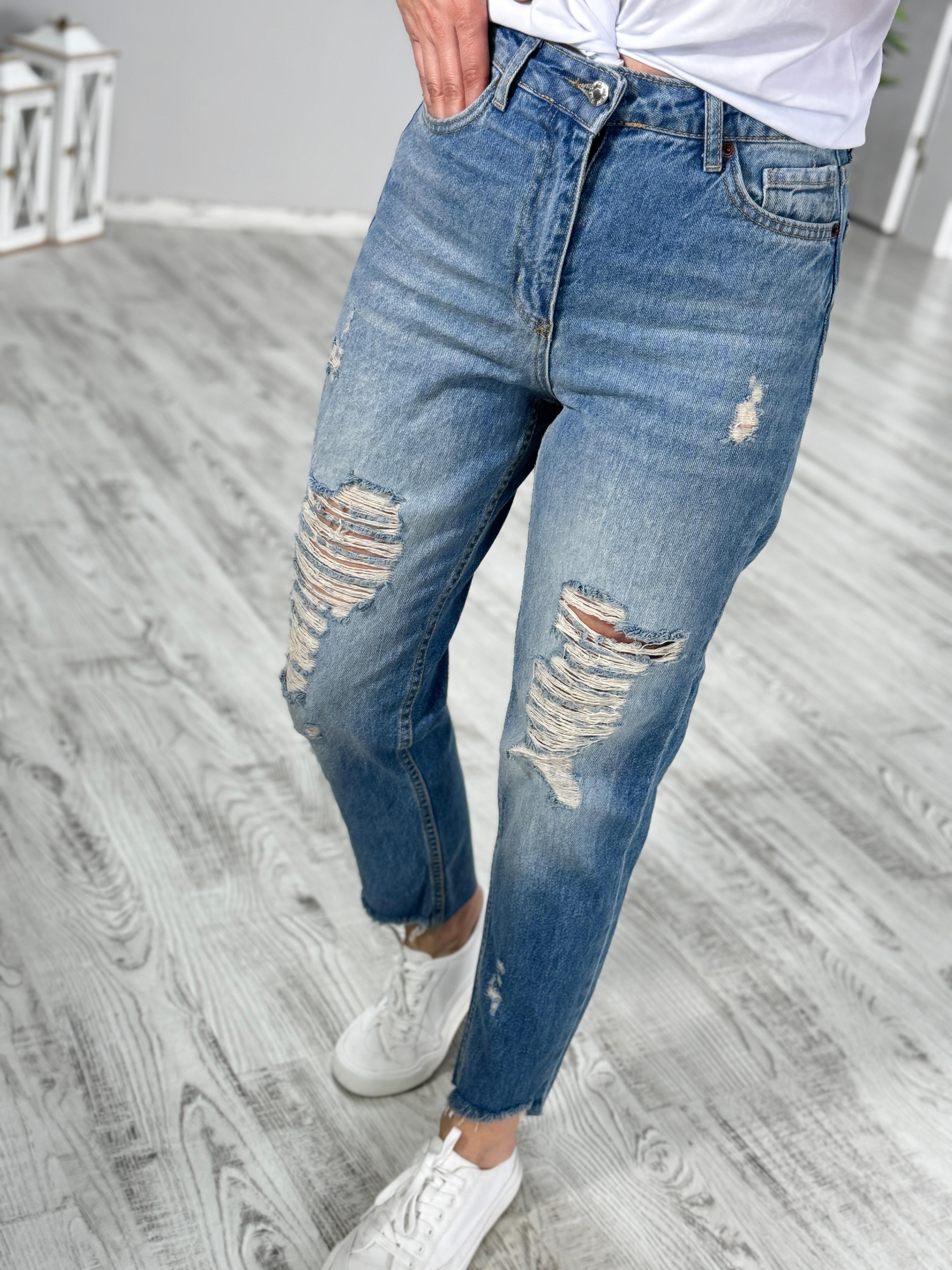 Yırtık Detaylı Jean