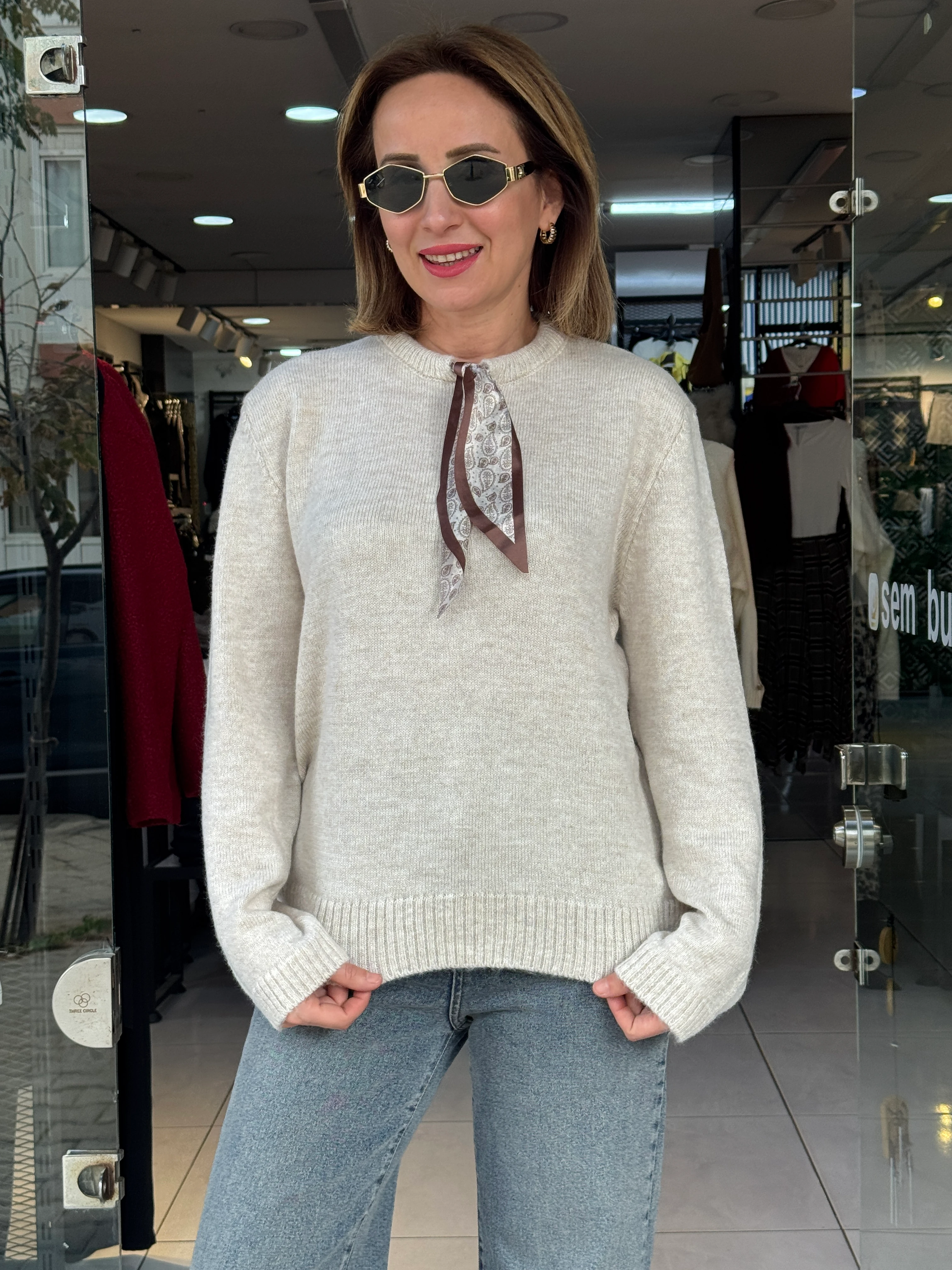 Yakası Fularlı Yumoş Kazak