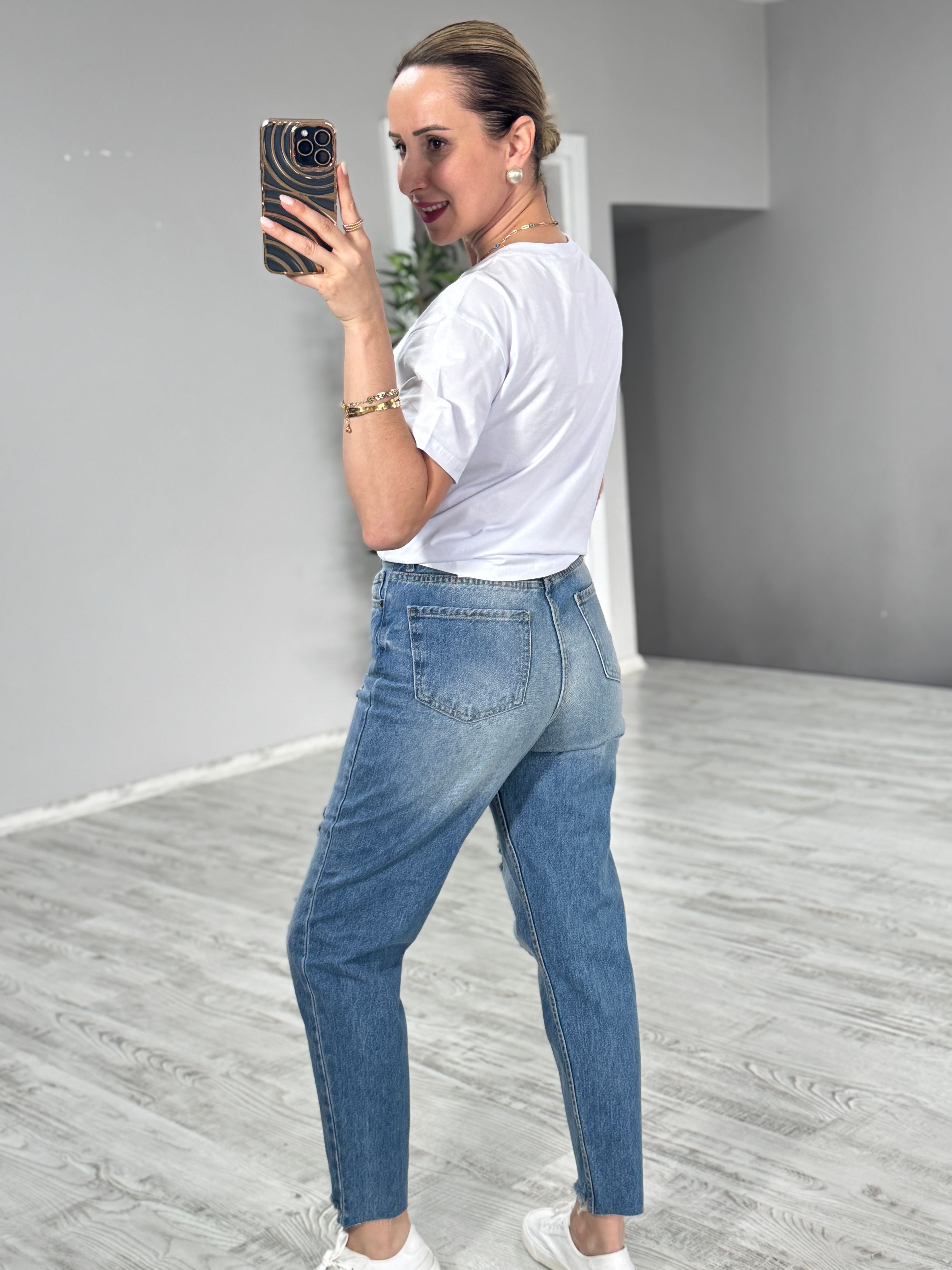 Yırtık Detaylı Jean