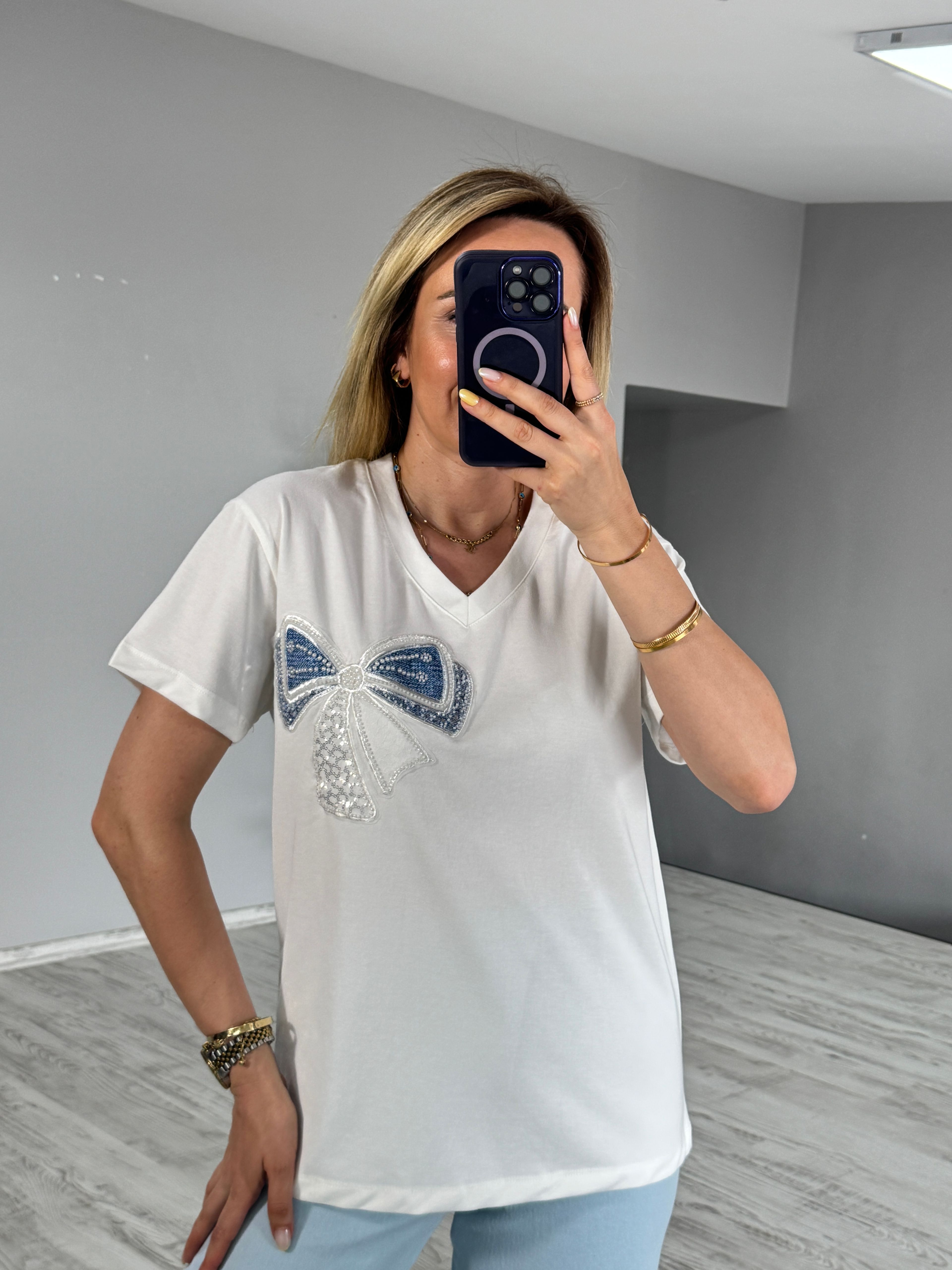 Kurdele Detaylı Tshirt