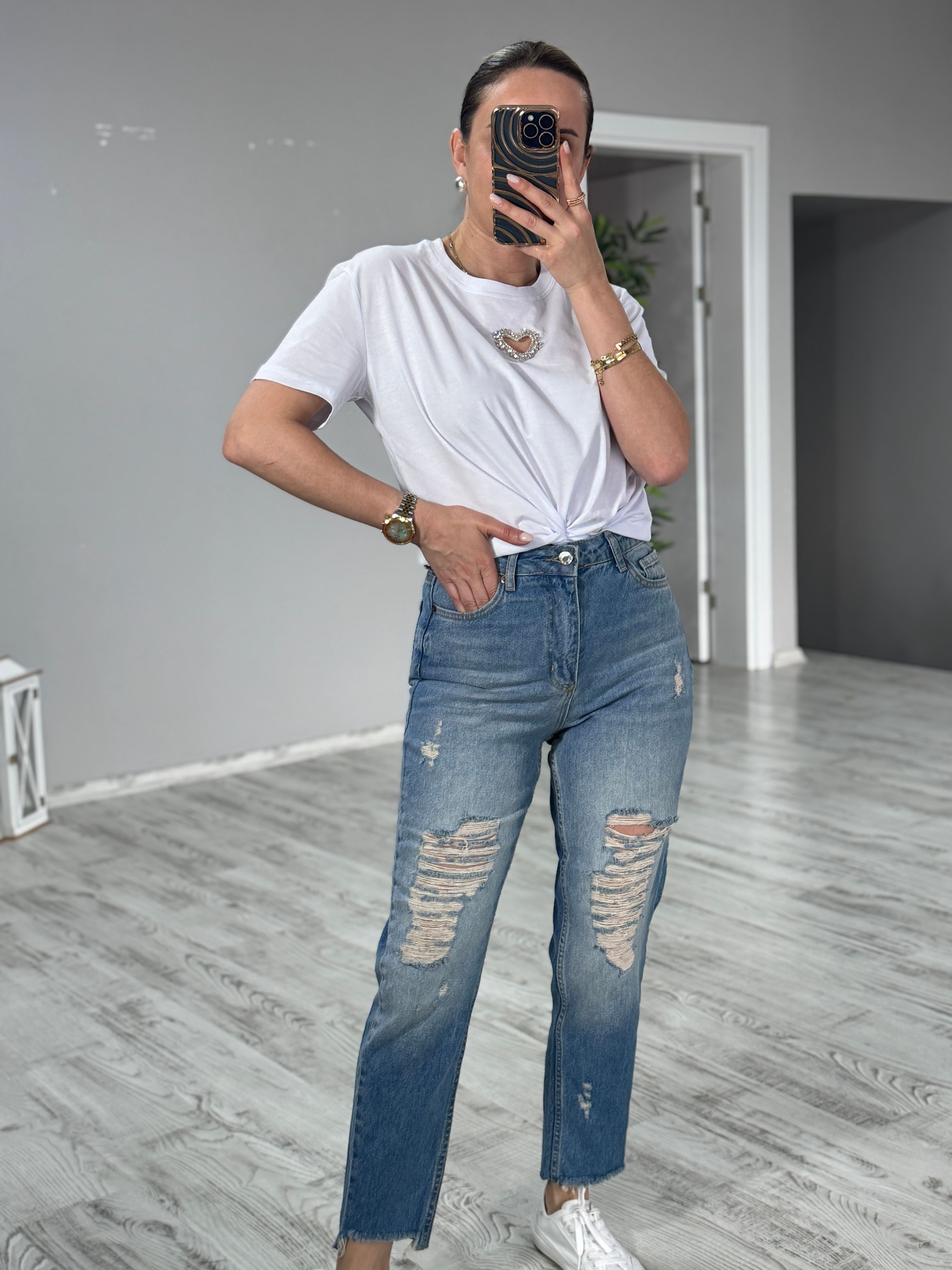 Yırtık Detaylı Jean