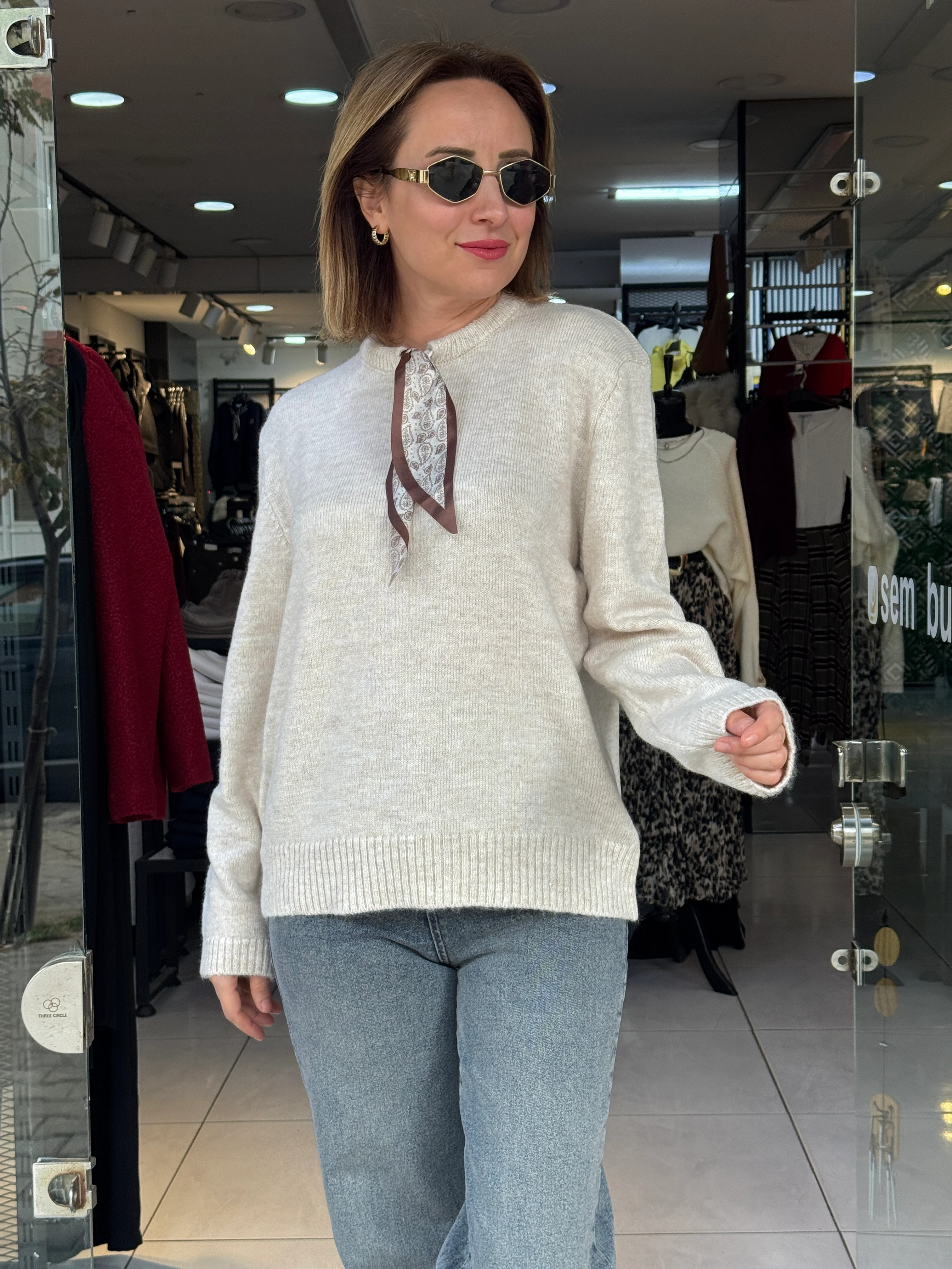 Yakası Fularlı Yumoş Kazak