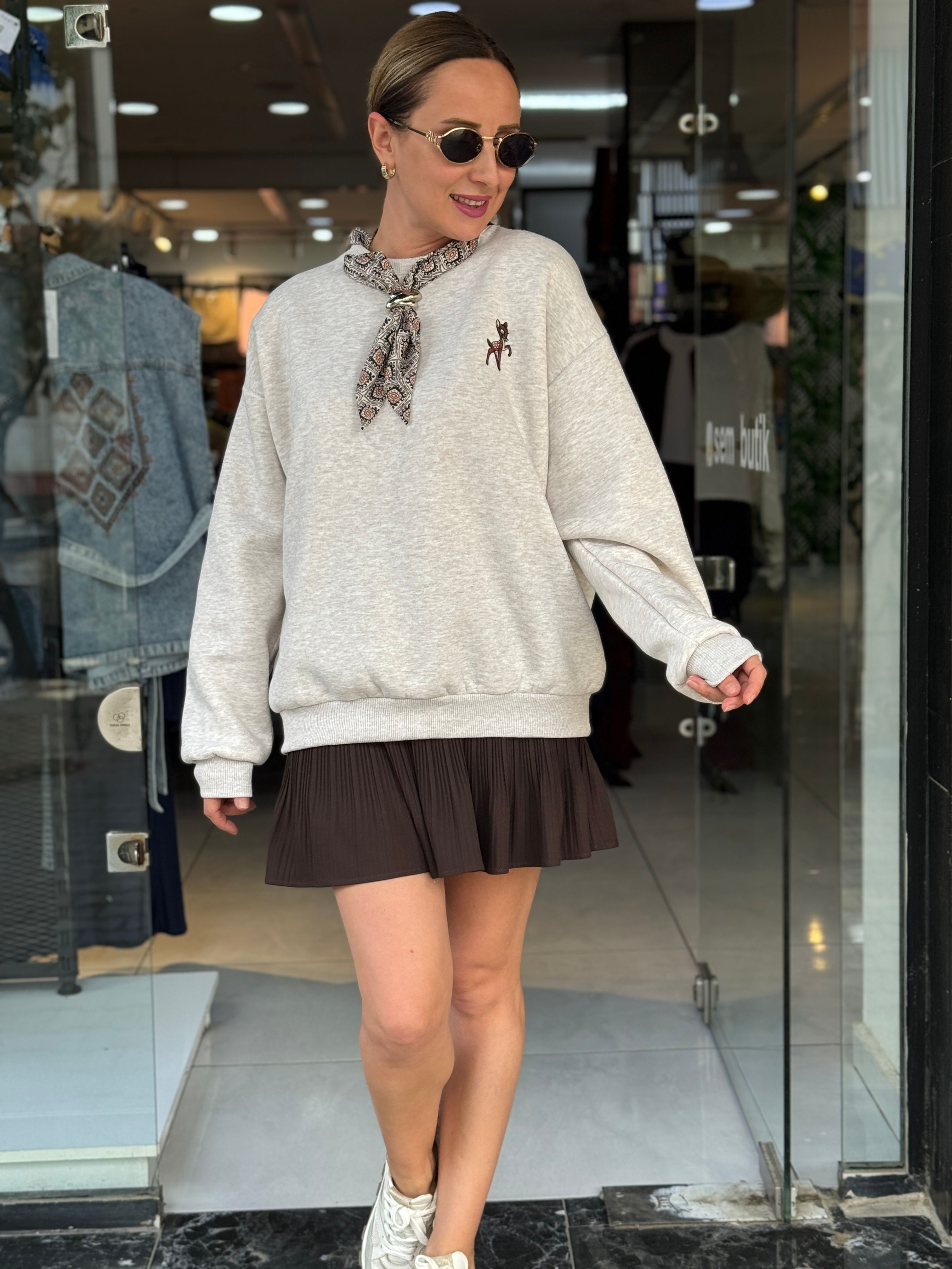 Fular Detaylı Nakışlı Şardonlu Sweat