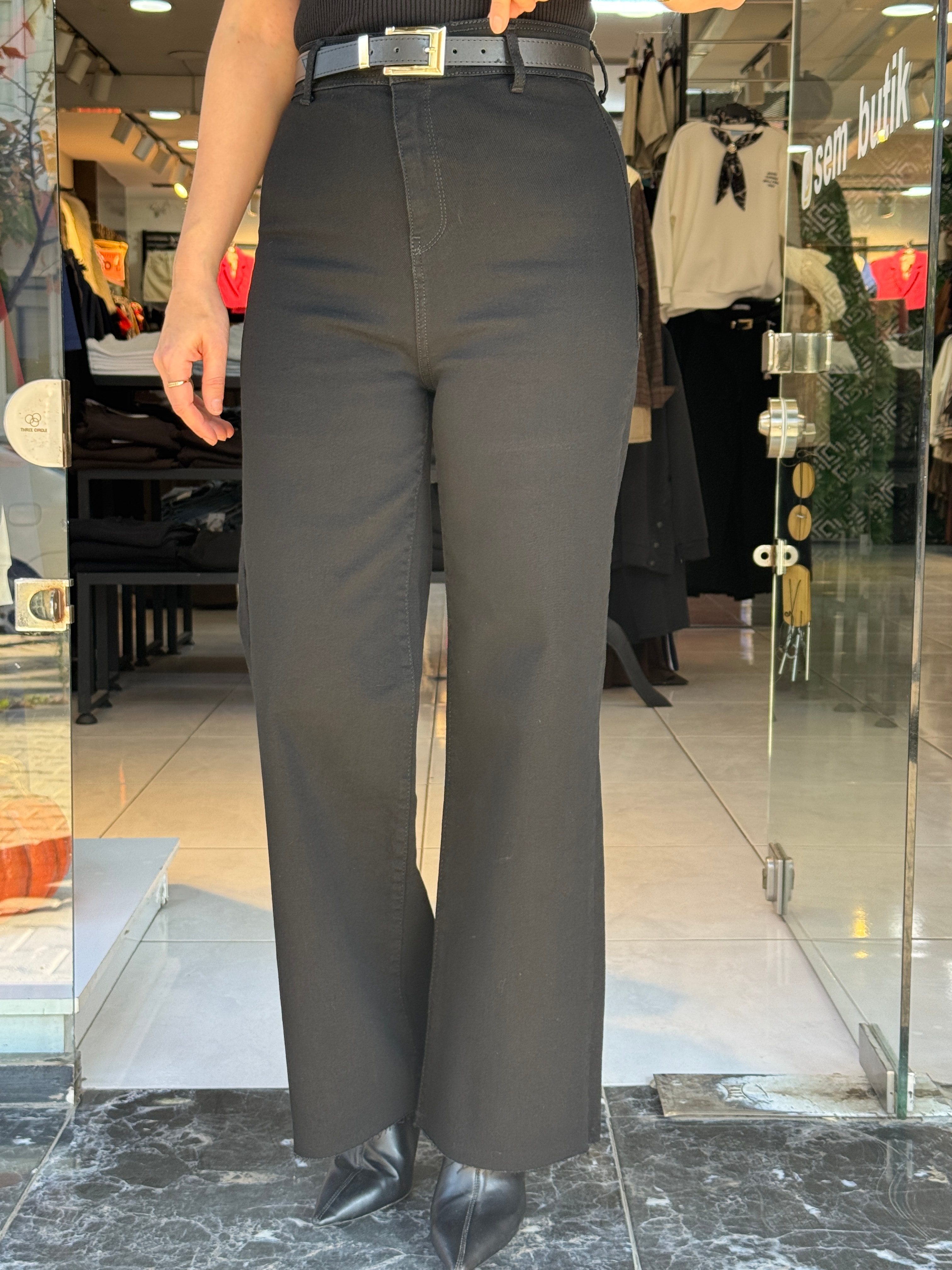 Siyah Kemerli Jean