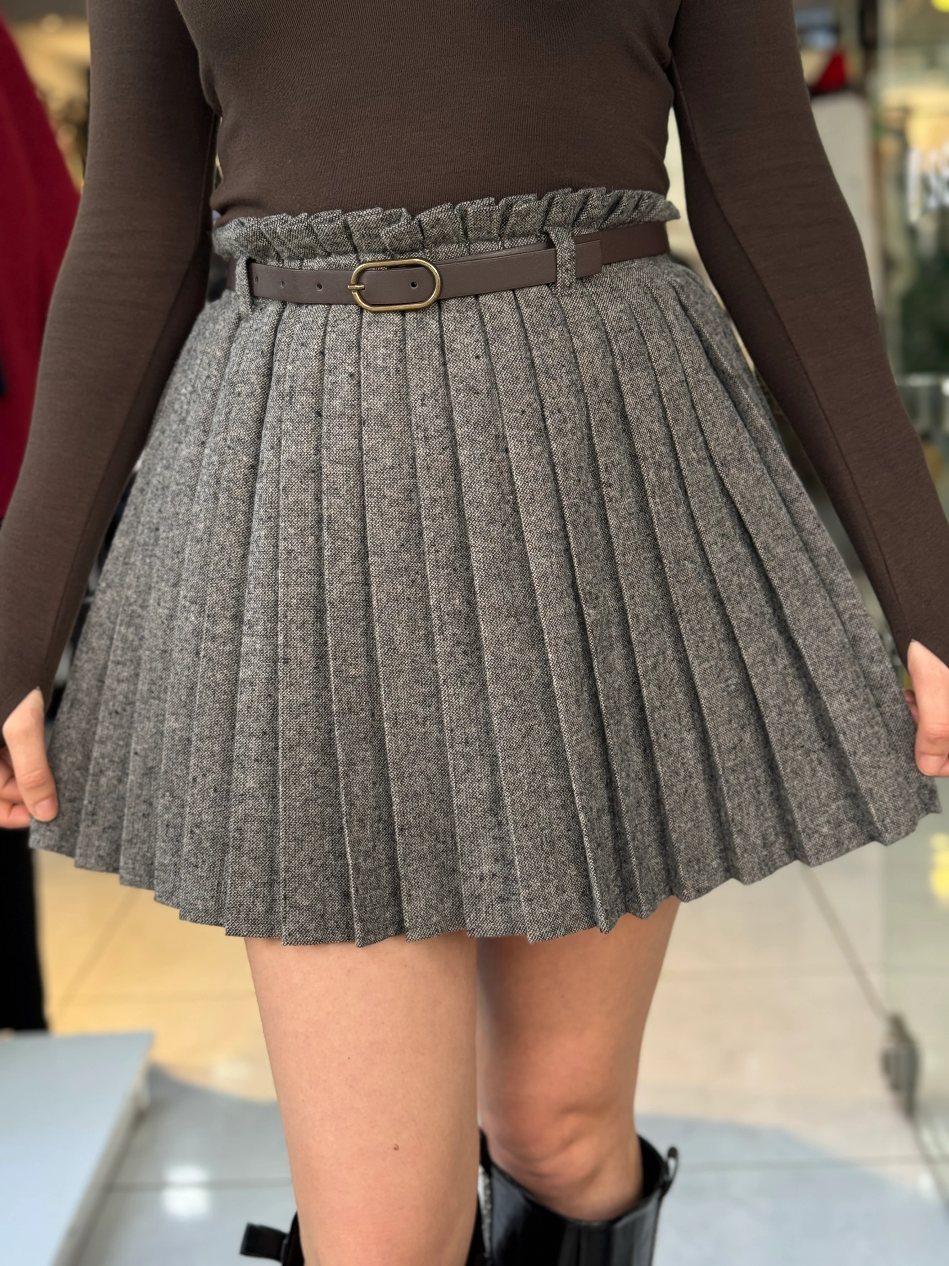 Kemerli Kahve Pileli Kaşe Şort Etek