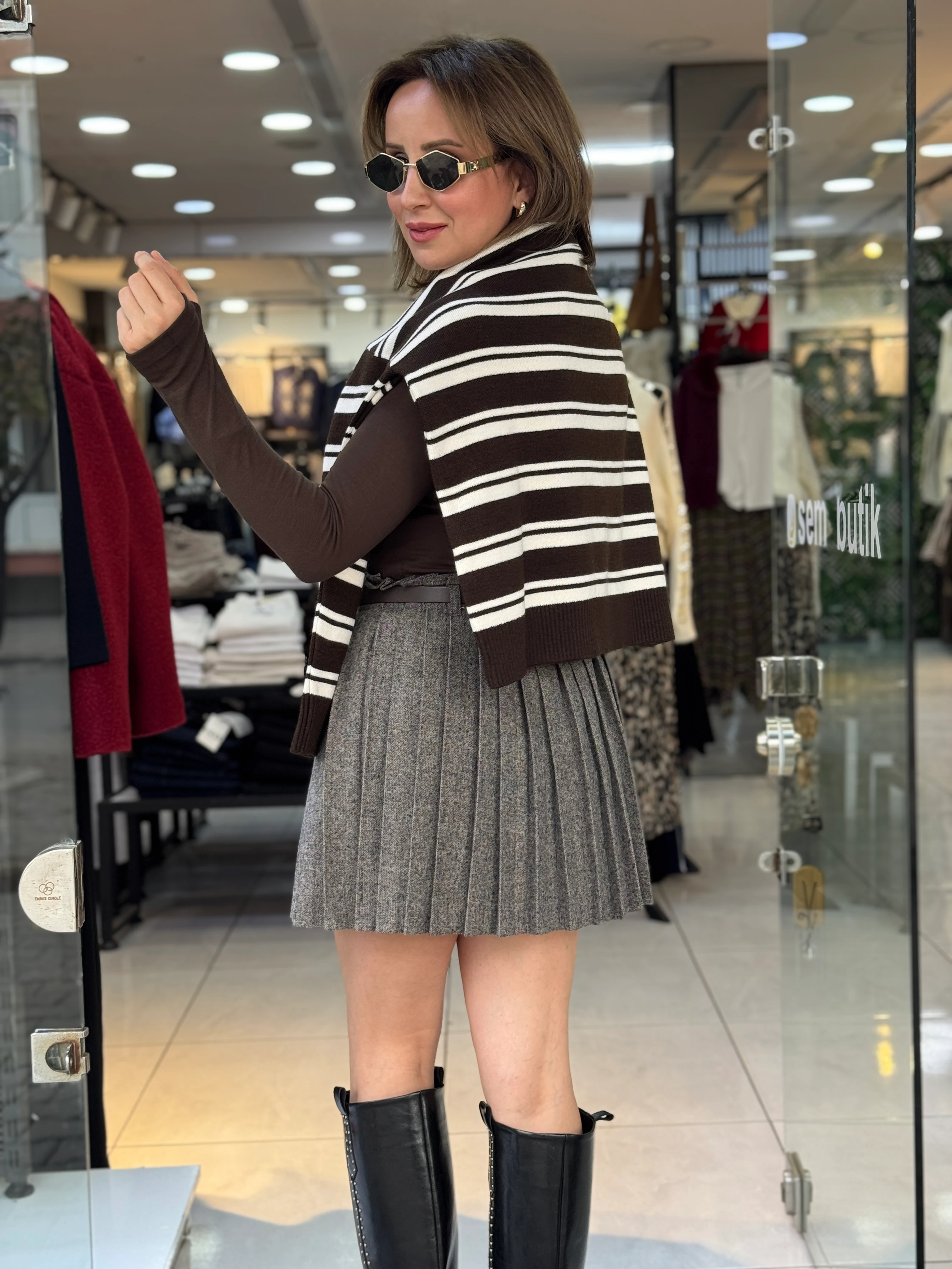 Kemerli Kahve Pileli Kaşe Şort Etek