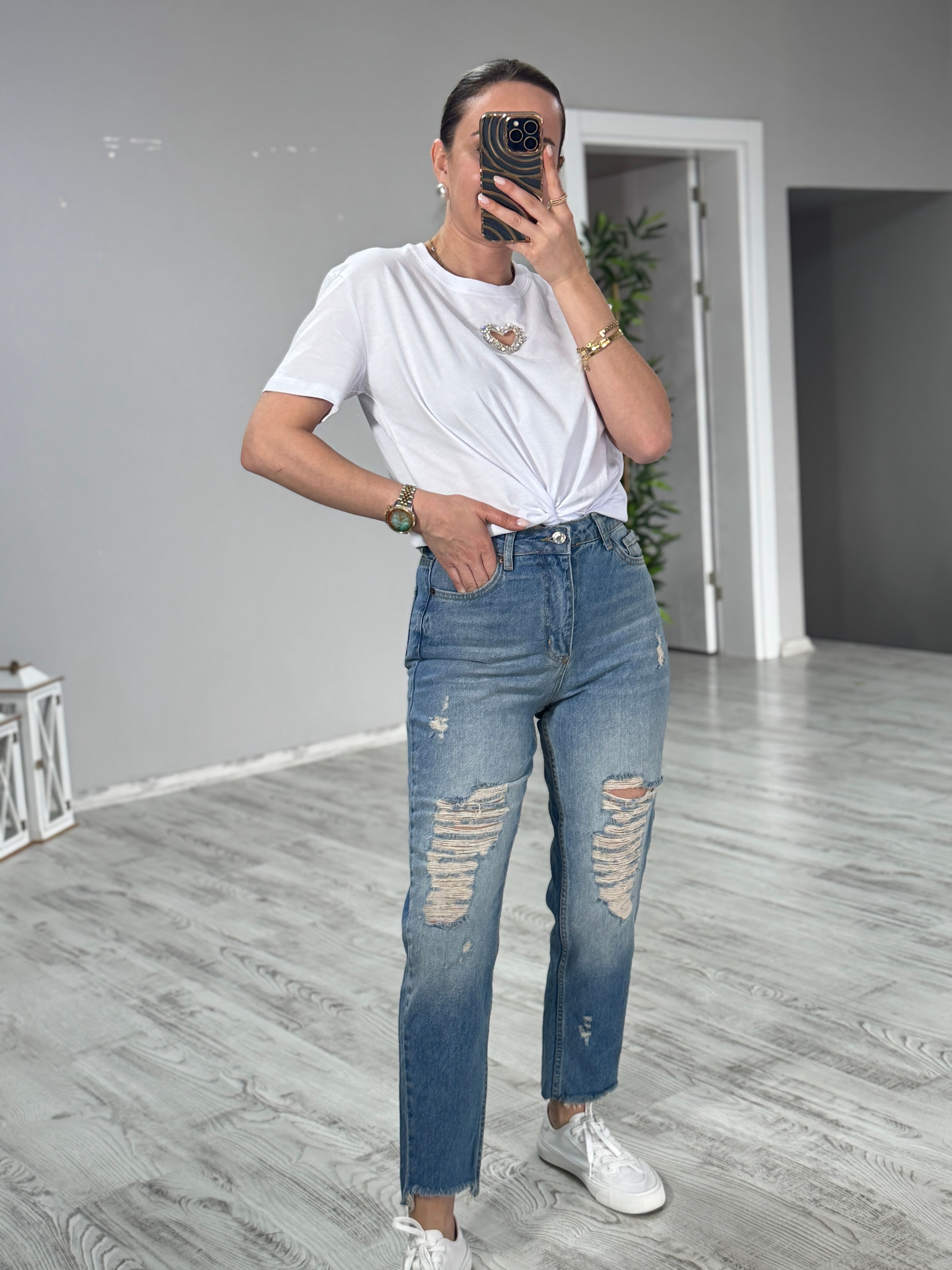 Yırtık Detaylı Jean
