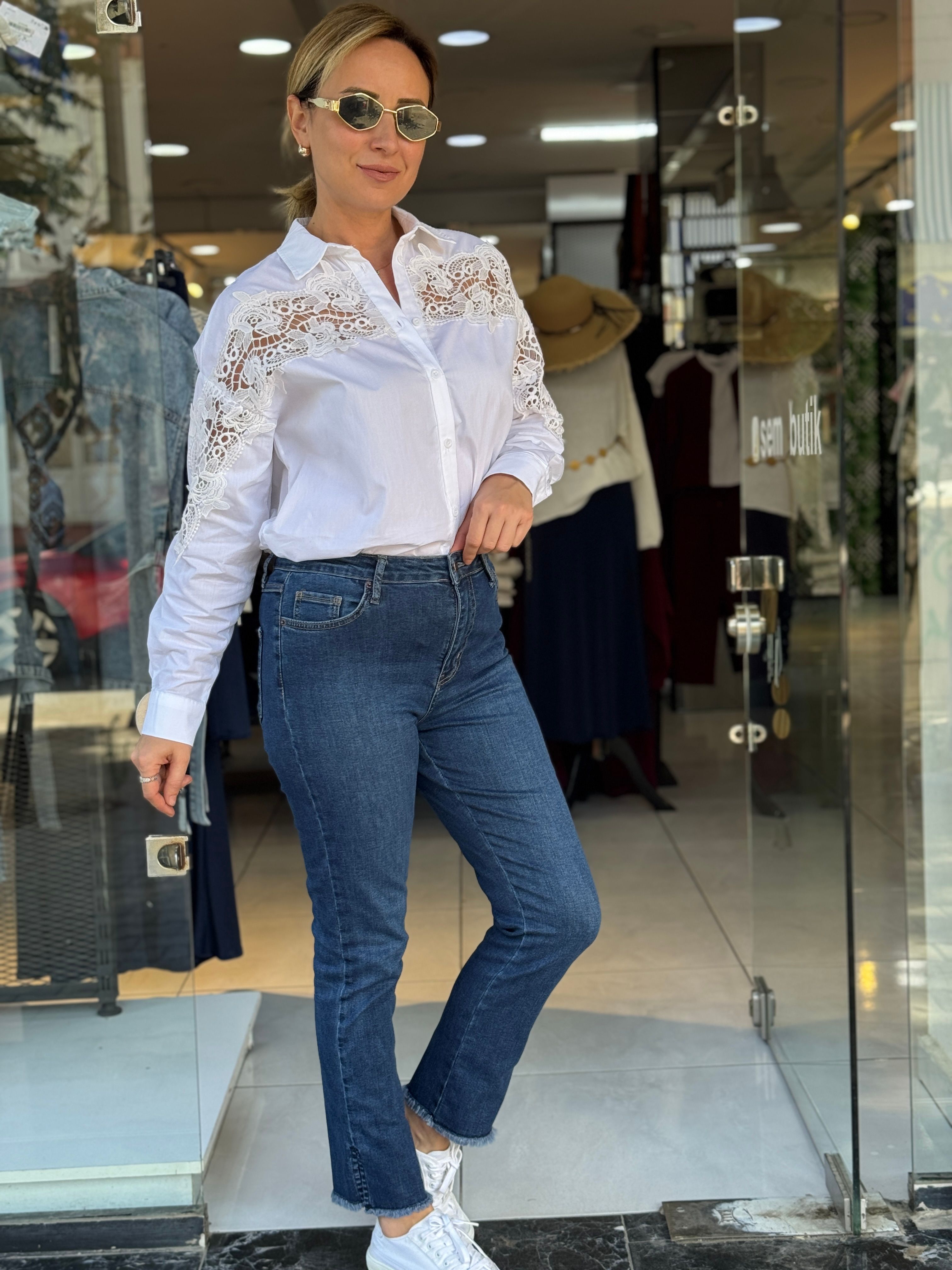 Paça Yırtmaçlı Lacivert Jean