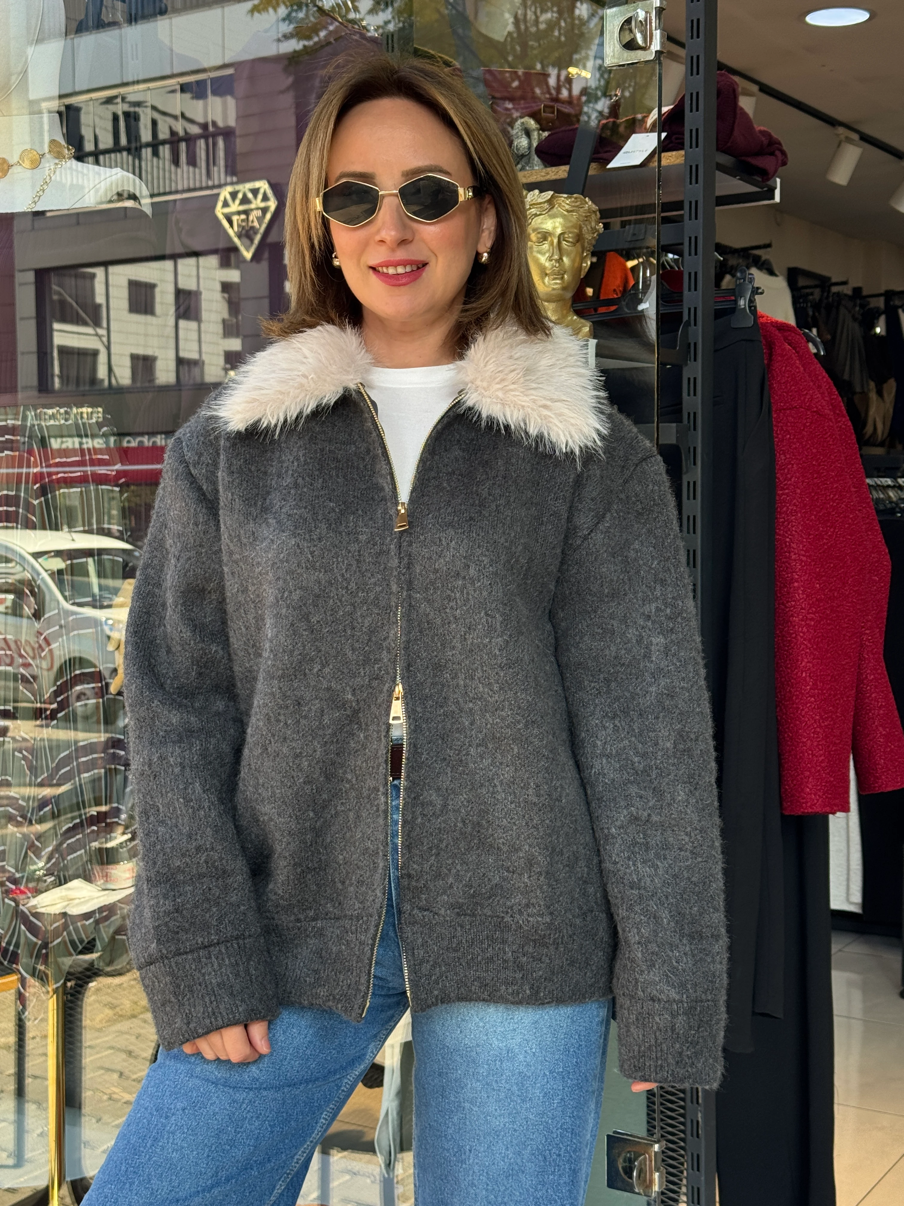 Yaka Kürklü Gri Hırka