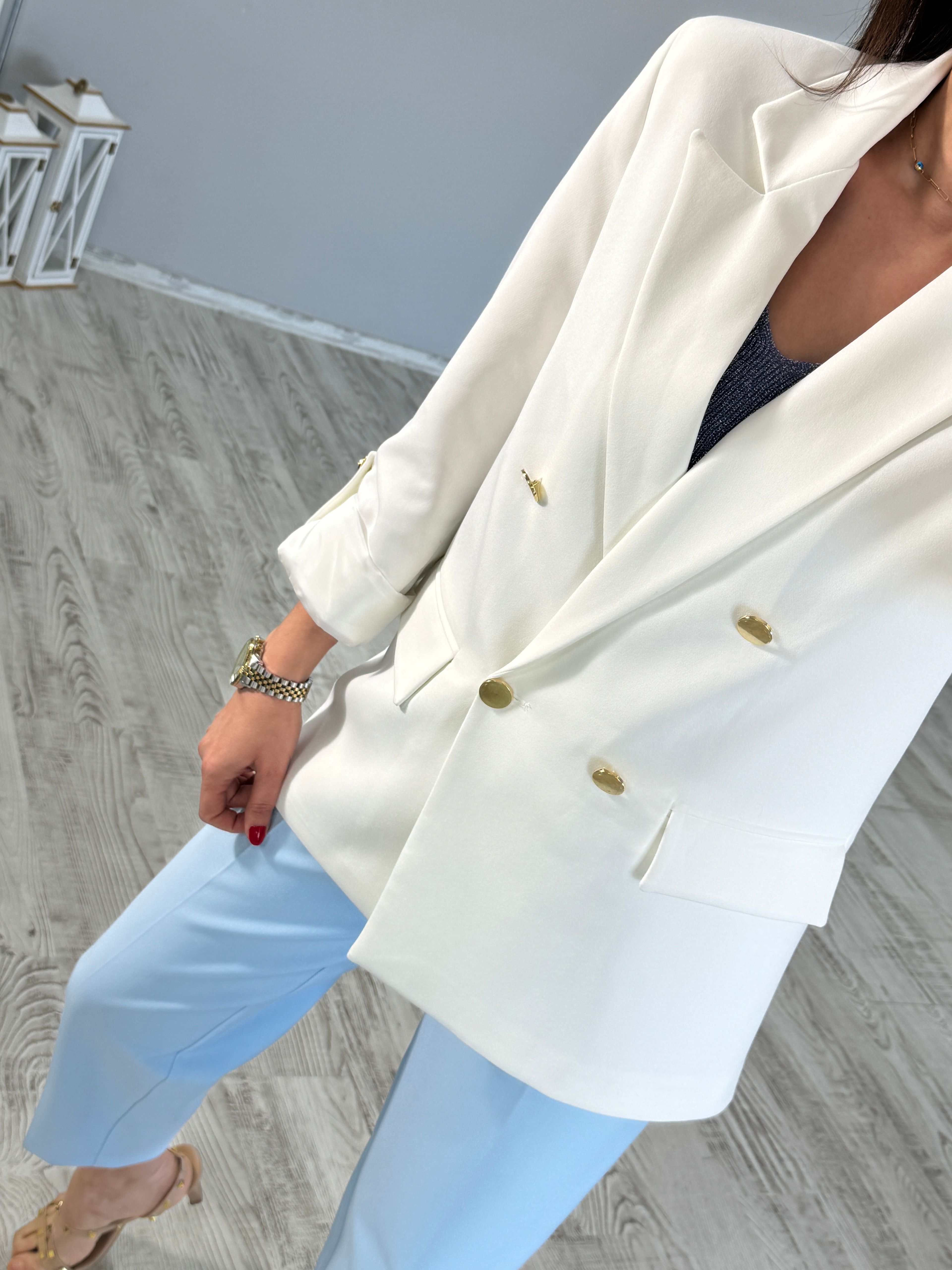Gold Düğme Detaylı Beyaz Blazer