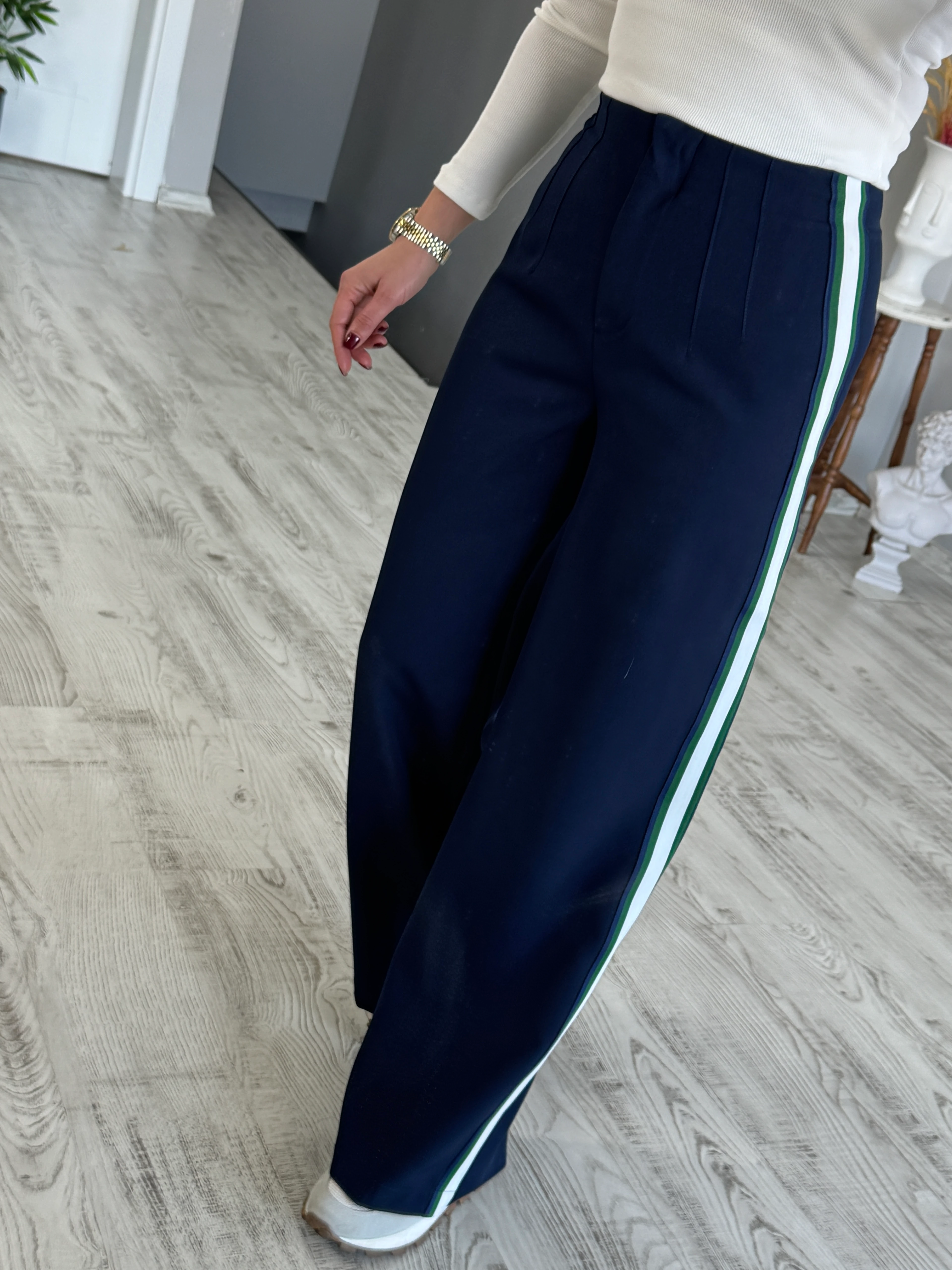 Yan Şerit Detaylı Pantolon