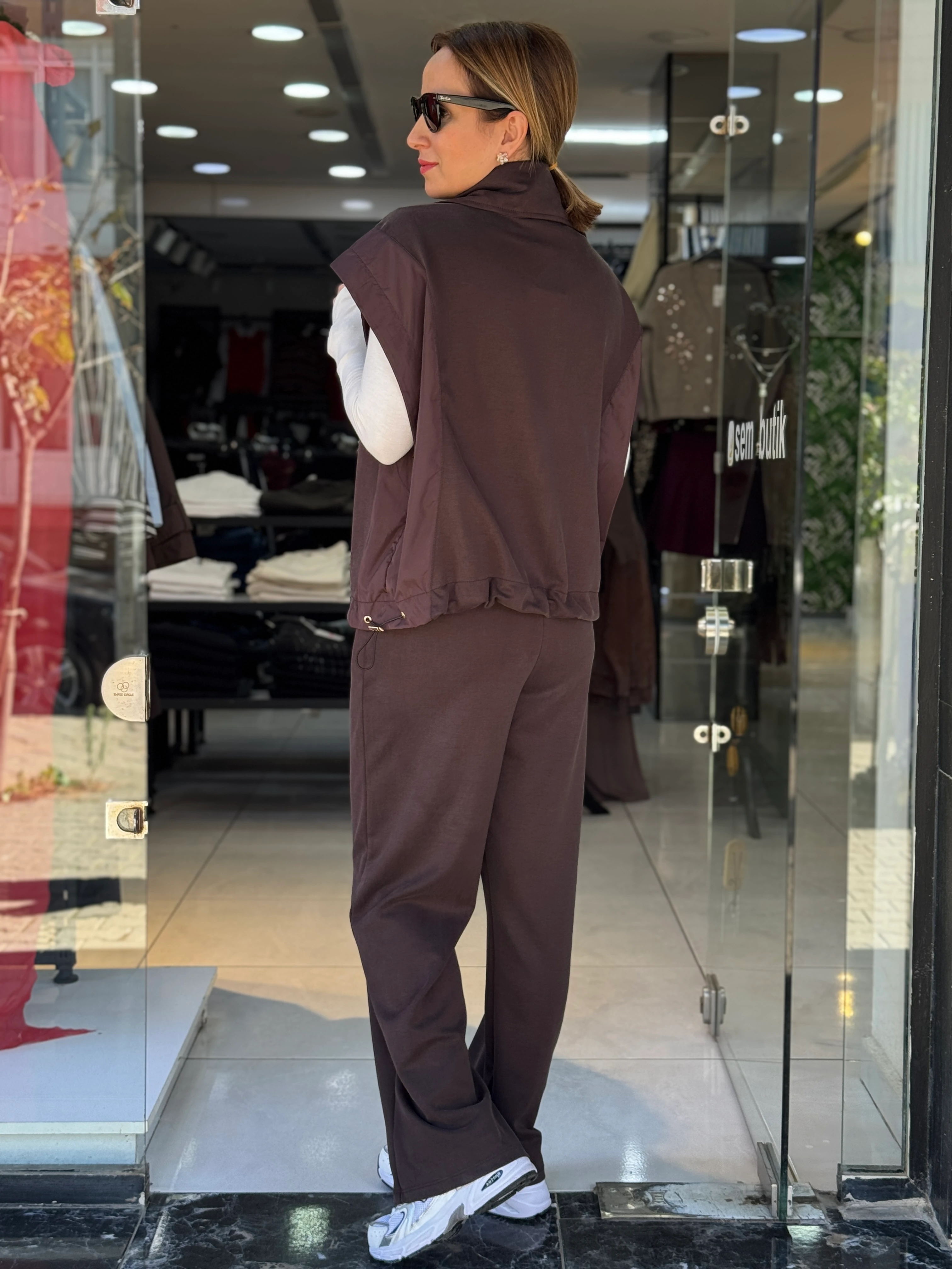 Paraşüt Detaylı Kahve Yelekli Takım