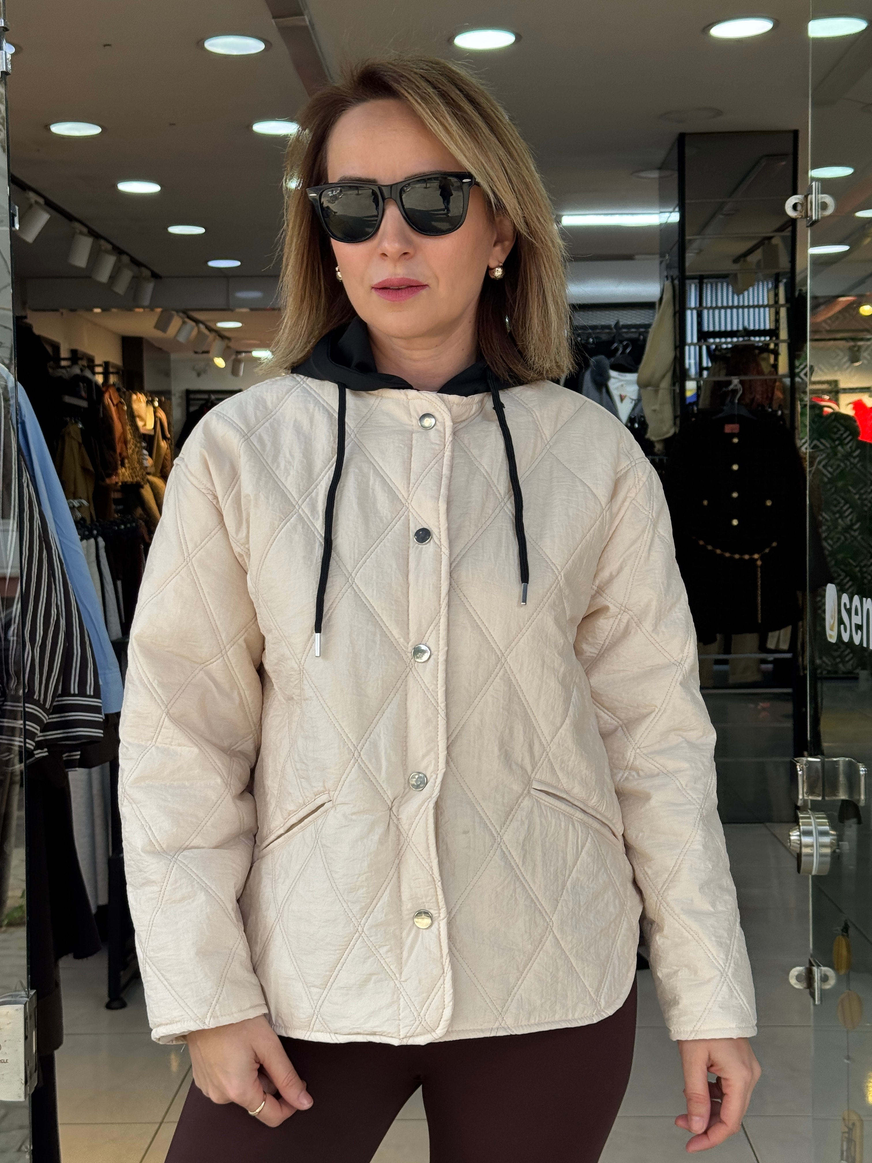 Kapitone Kapüşonlu Mont - Krem