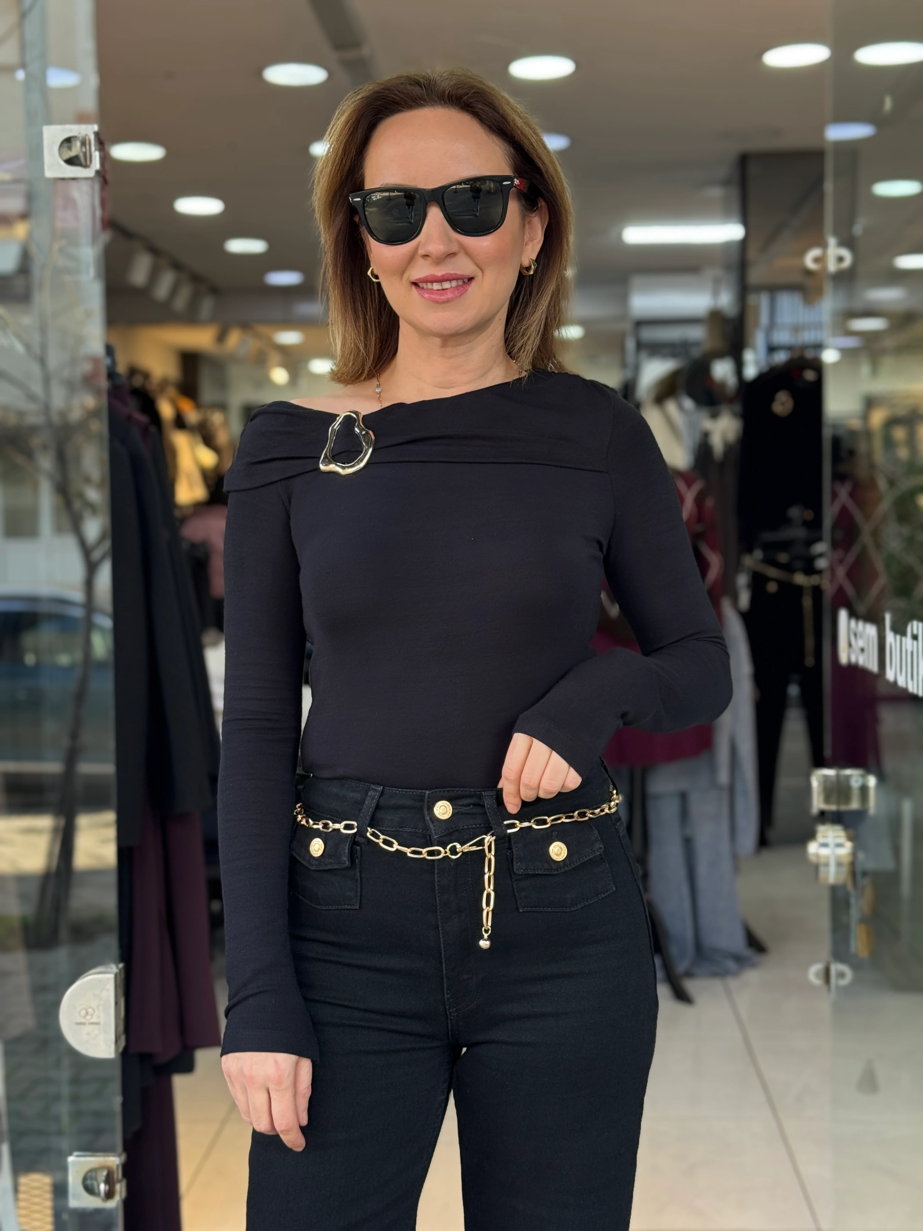 Gold Aksesuarlı Bluz