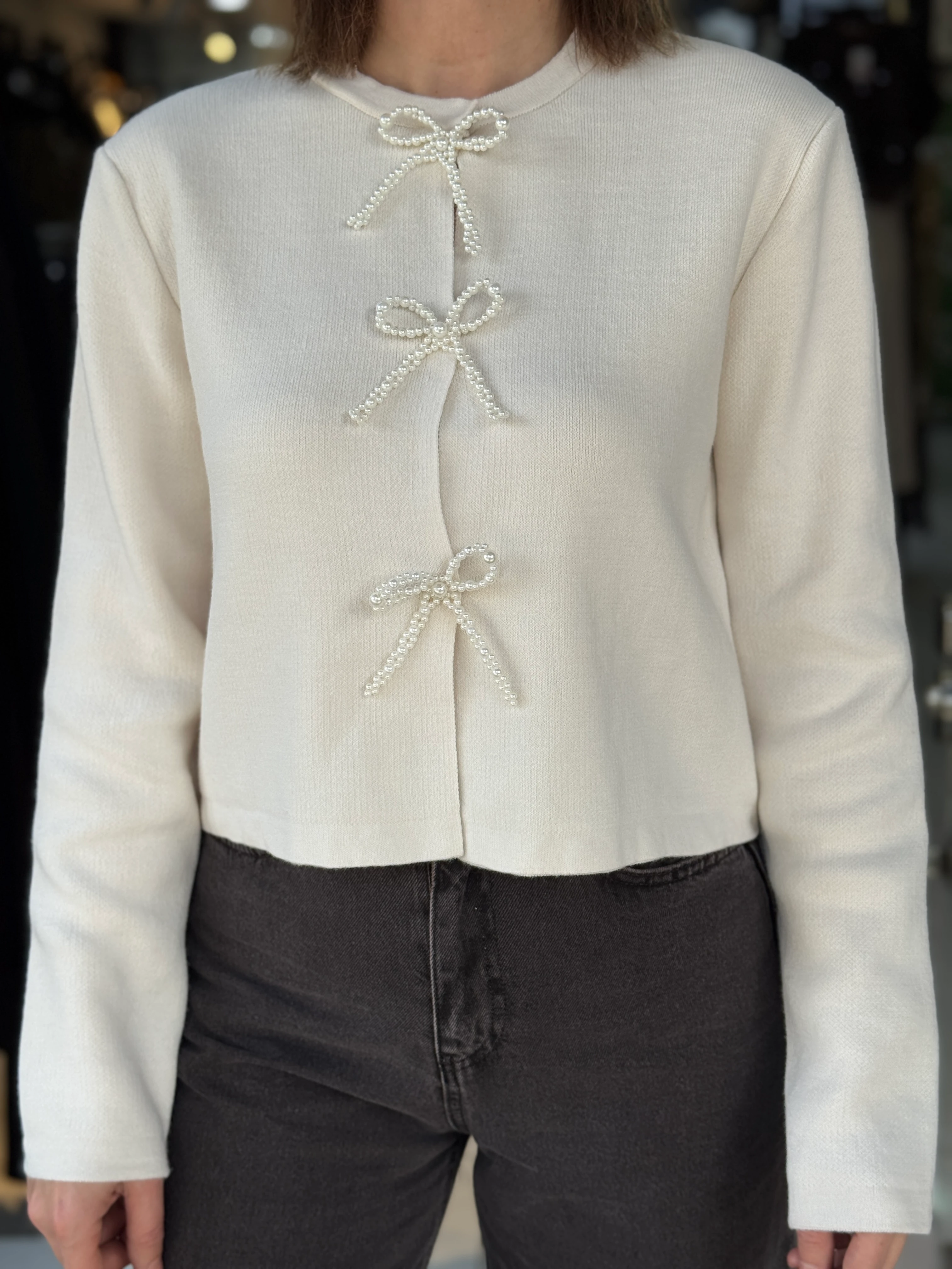 İnci Kurdele Düğmeli Triko