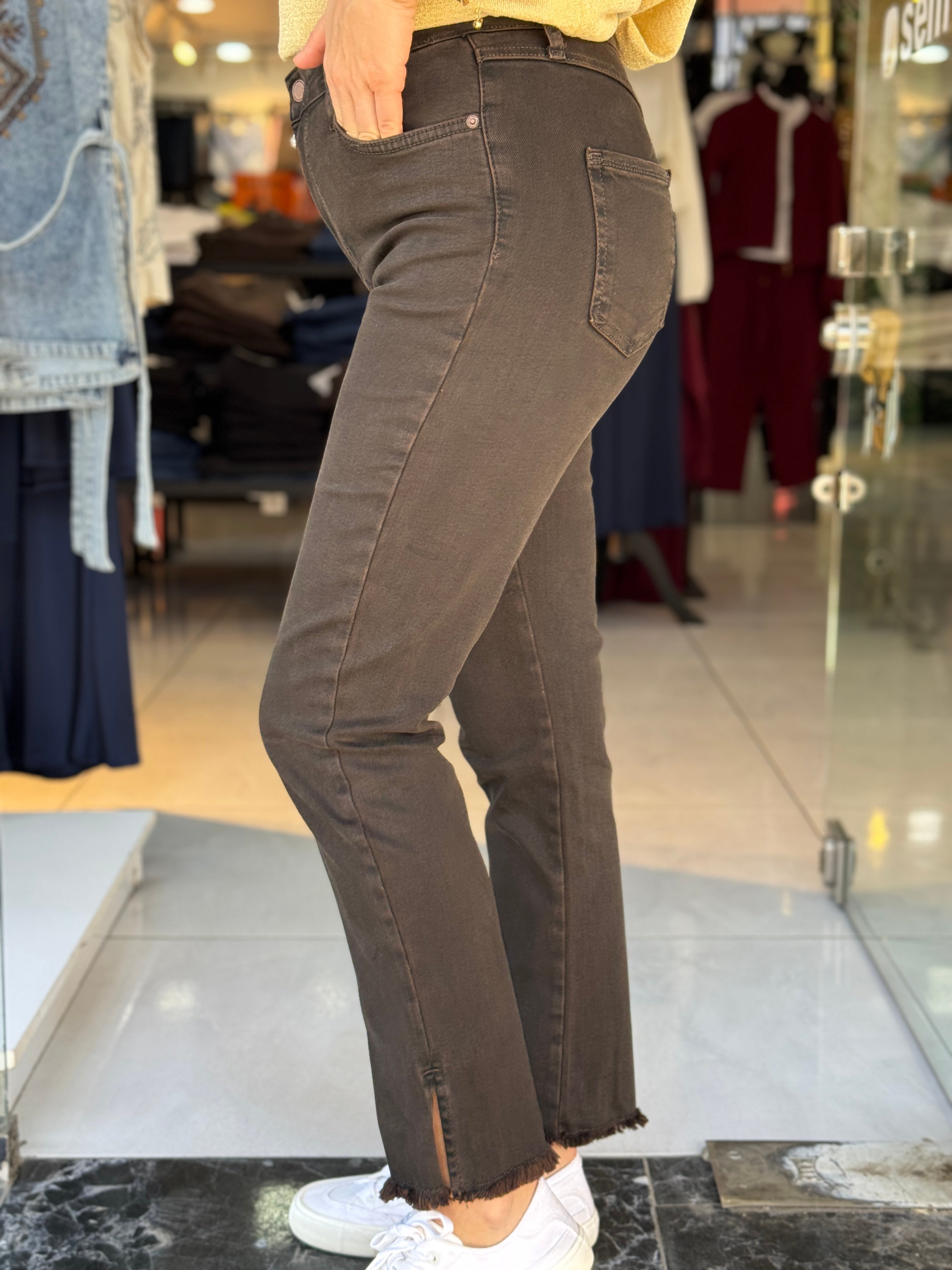 Paça Yırtmaçlı Kahve Jean