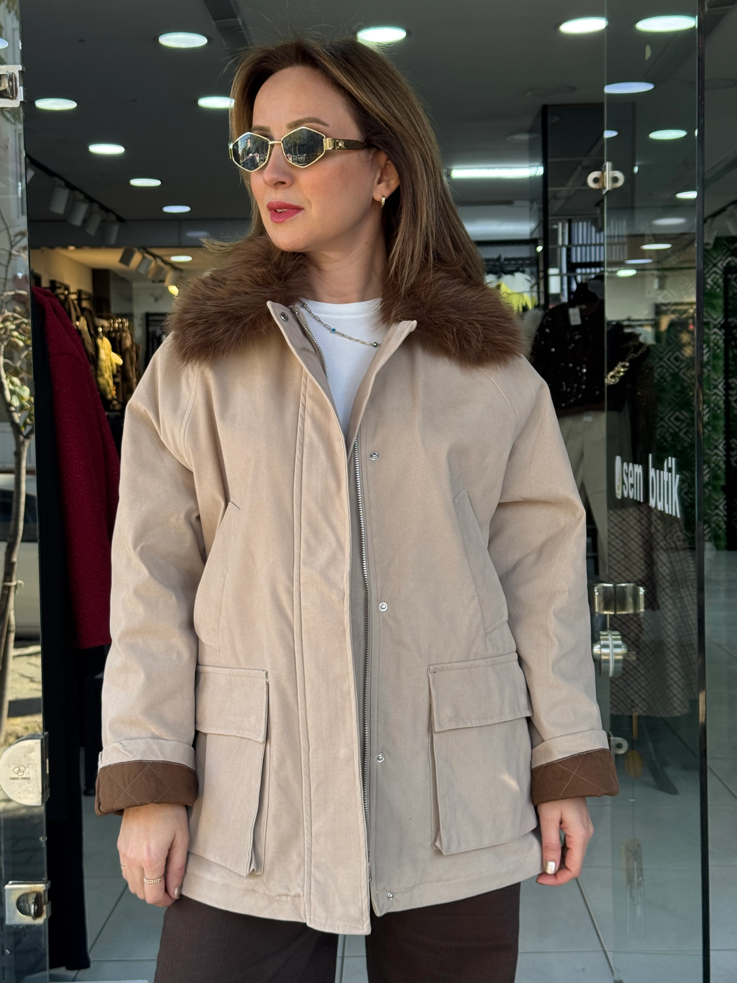 Yaka Kürklü Bej Mont