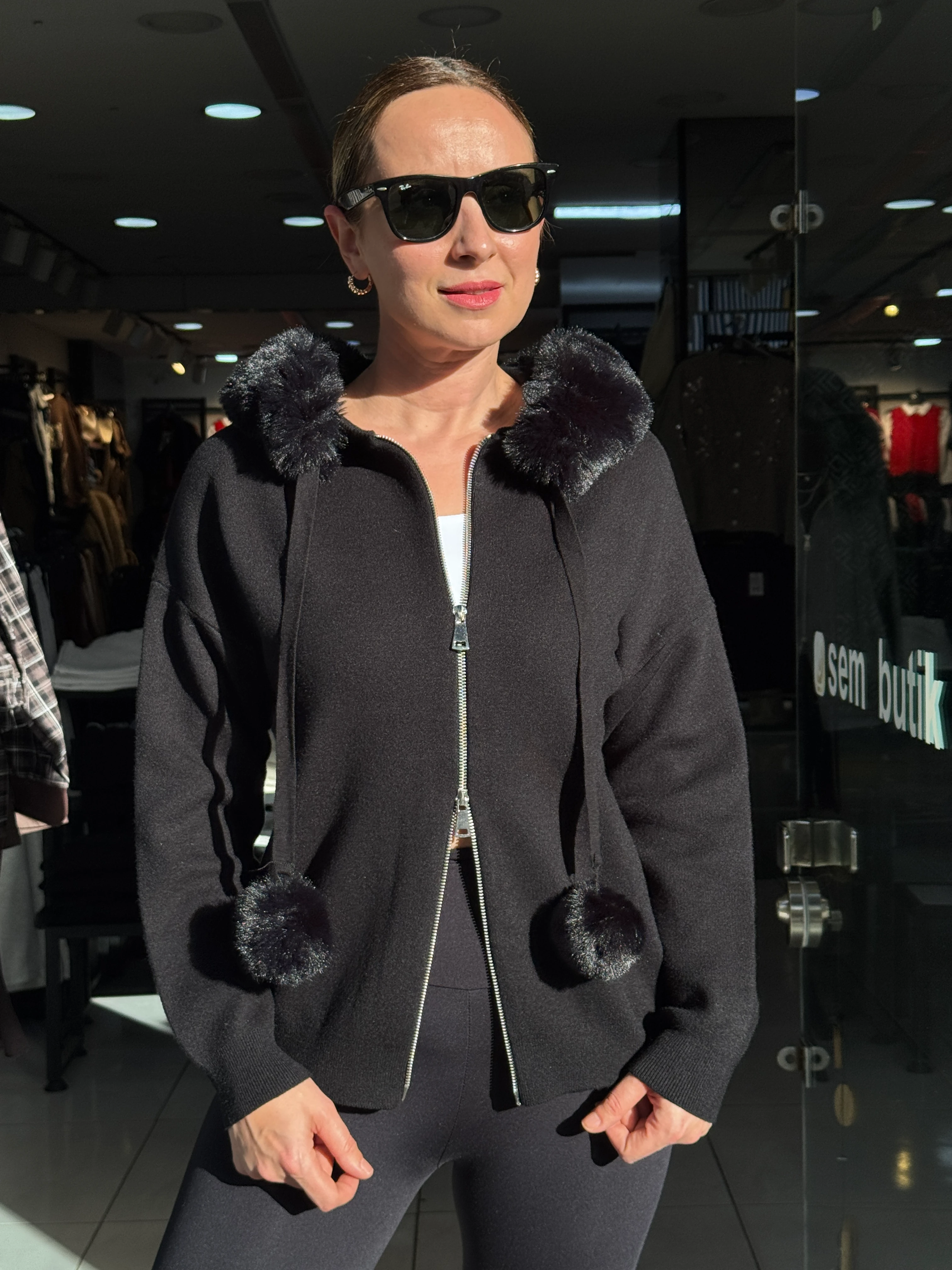 Kapüşon Kürk Detay Ponponlu Hırka