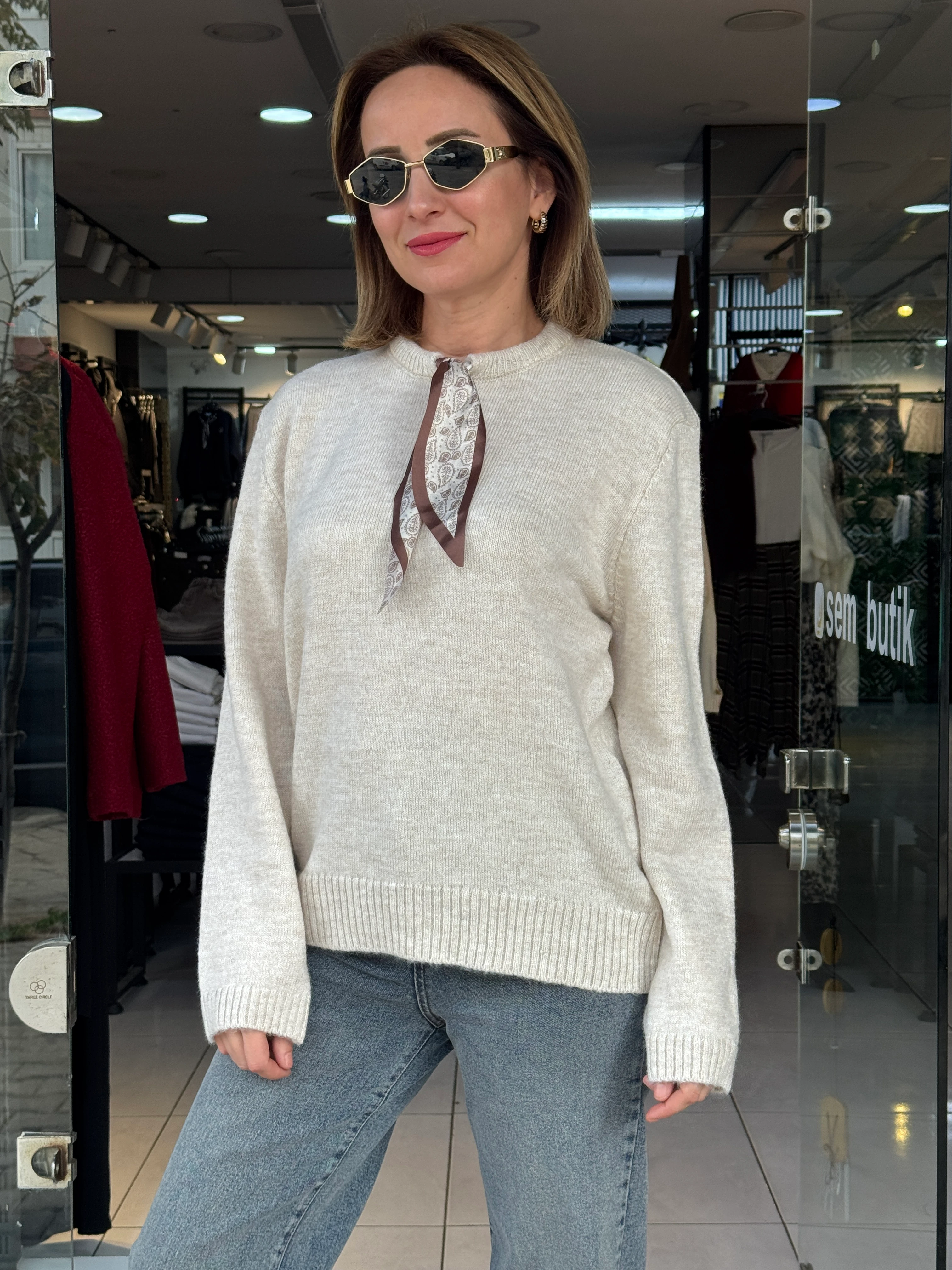 Yakası Fularlı Yumoş Kazak