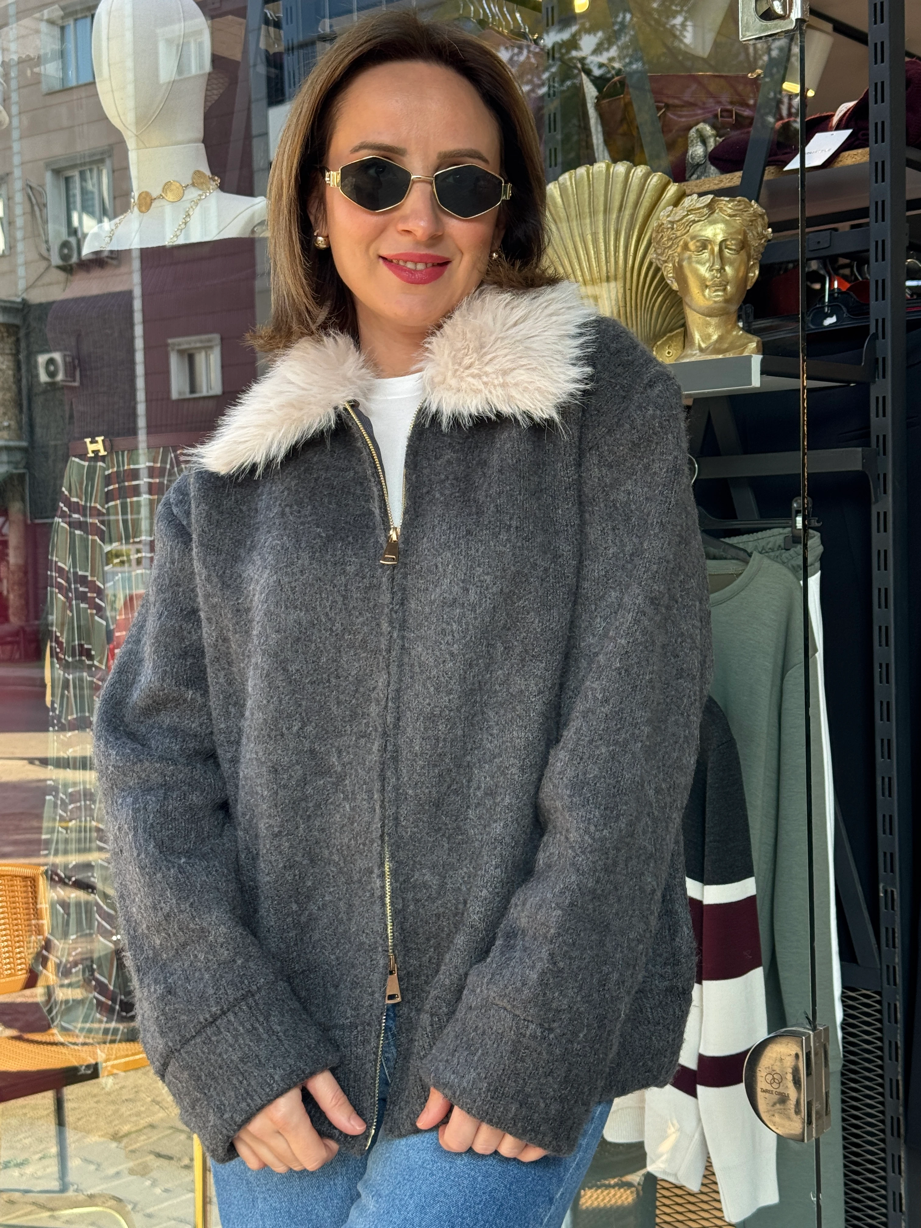 Yaka Kürklü Gri Hırka