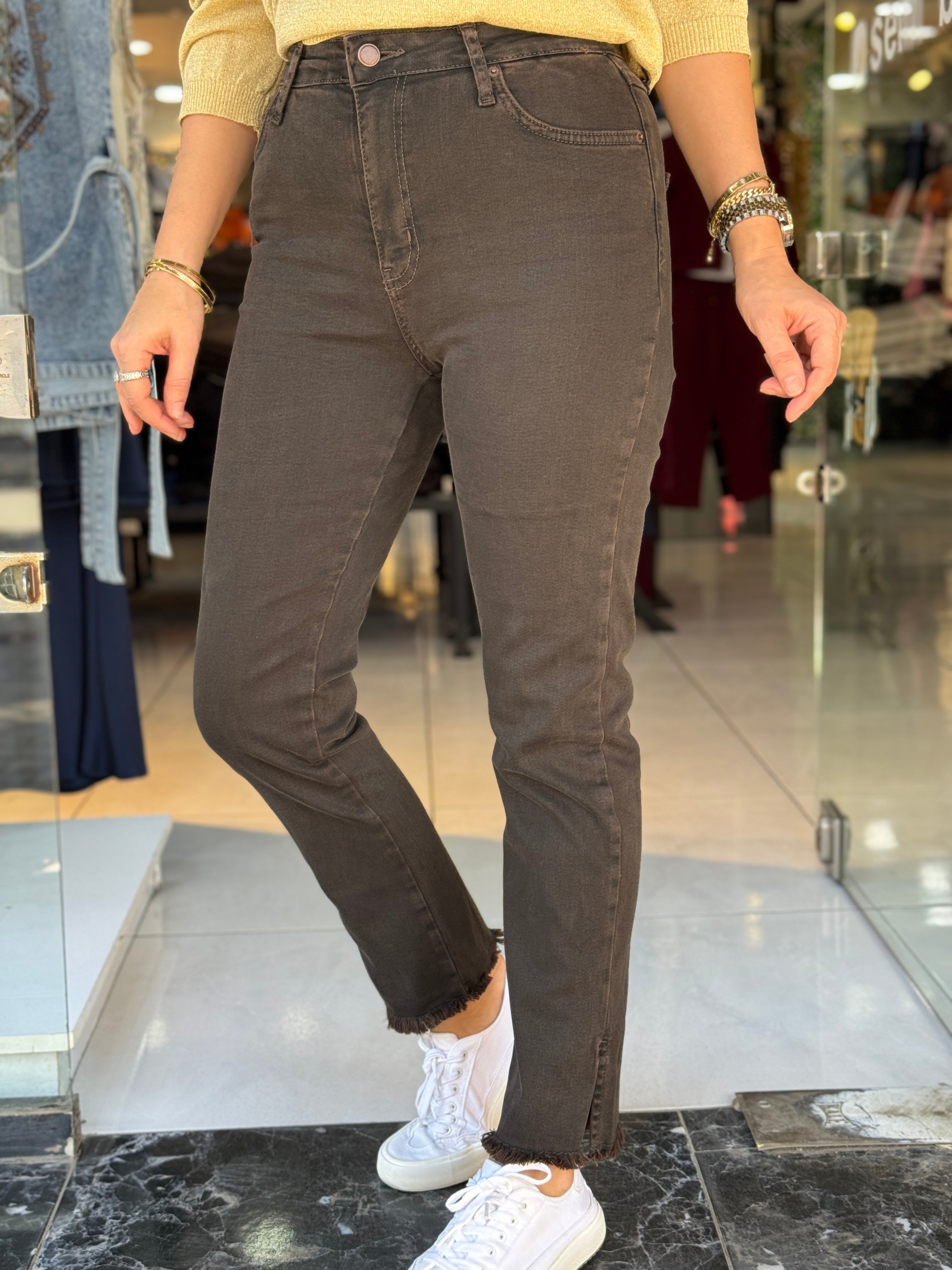 Paça Yırtmaçlı Kahve Jean